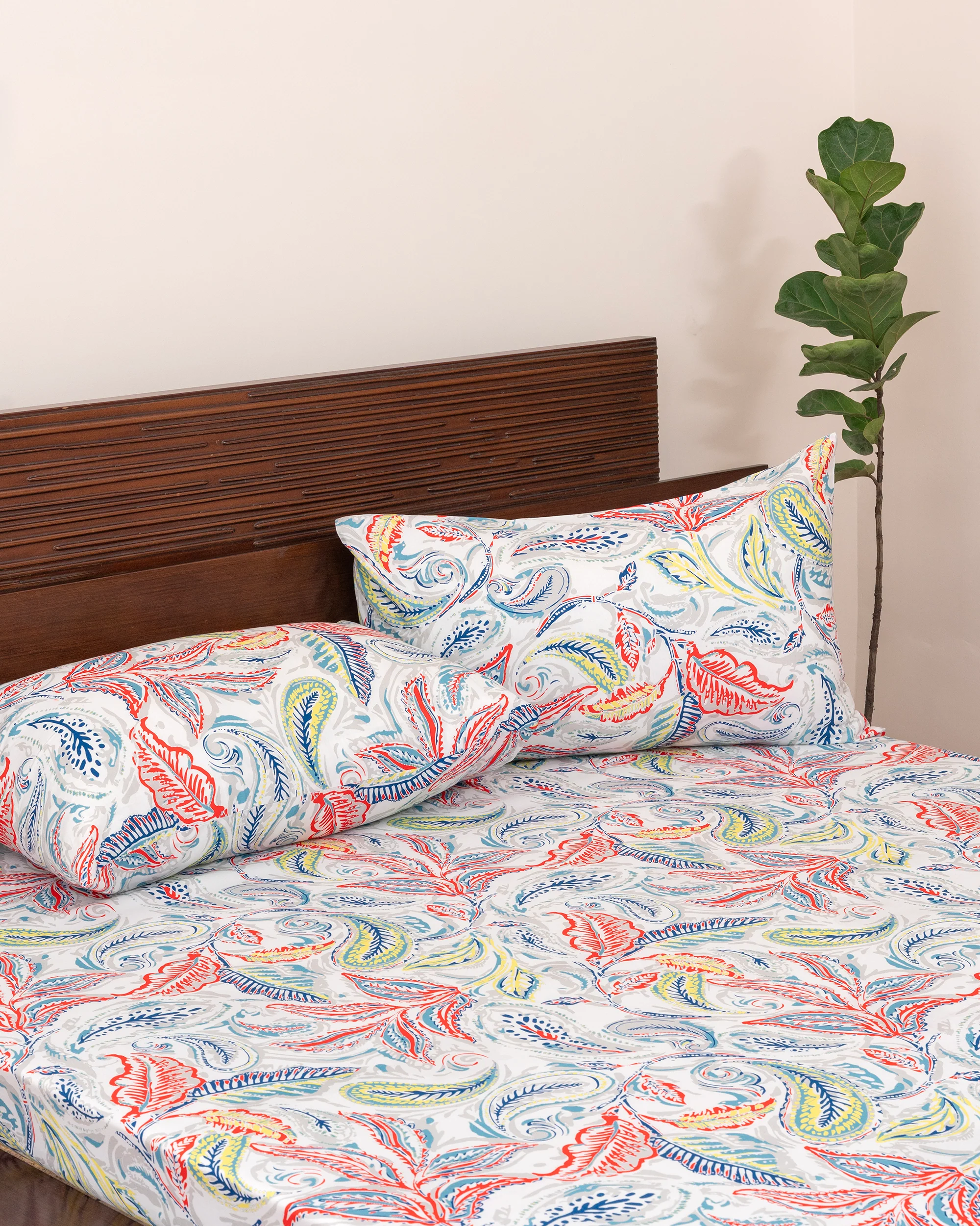 Queen-Size Bed Sheet - Multi Leaf - Image 3
