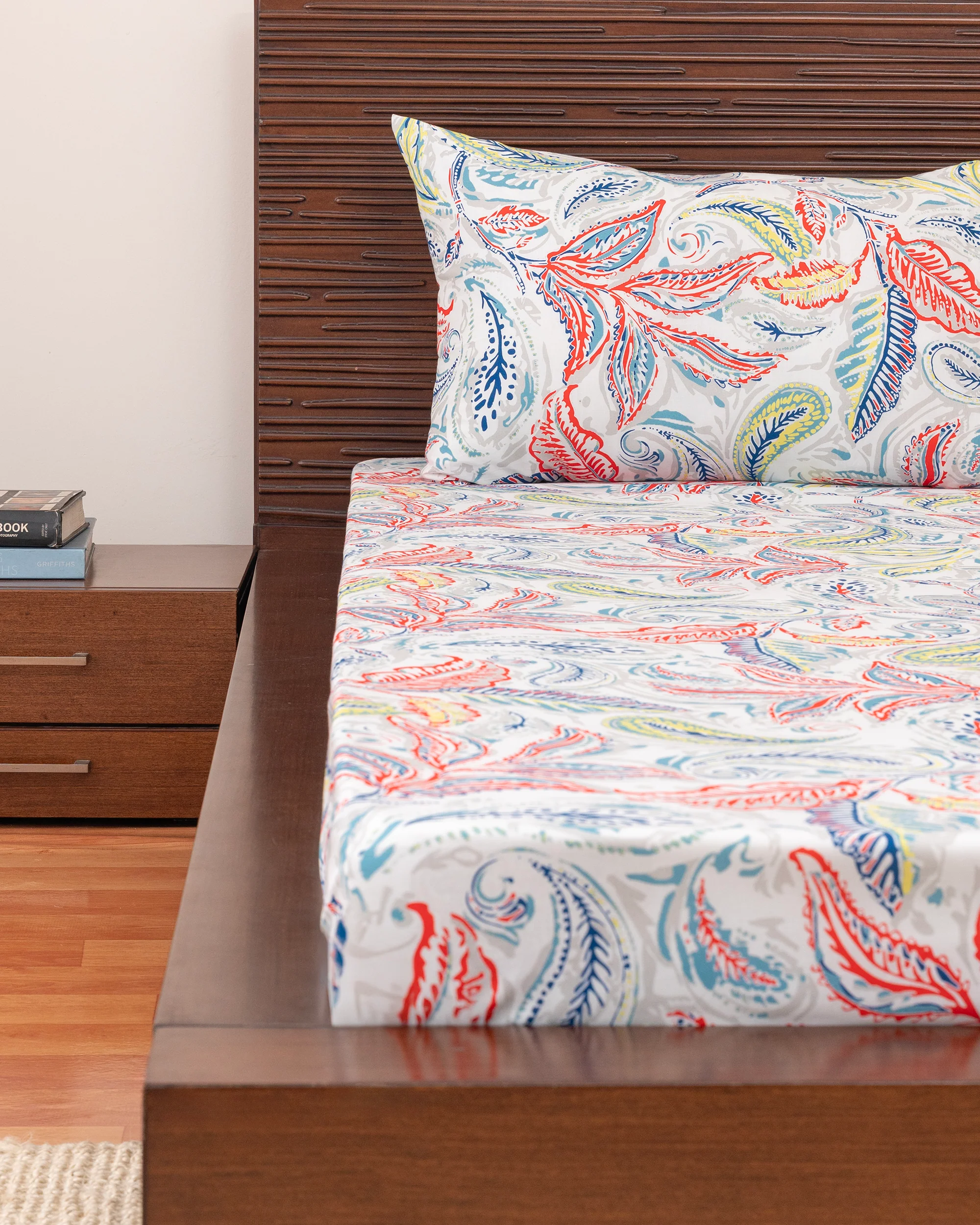Queen-Size Bed Sheet - Multi Leaf - Image 4