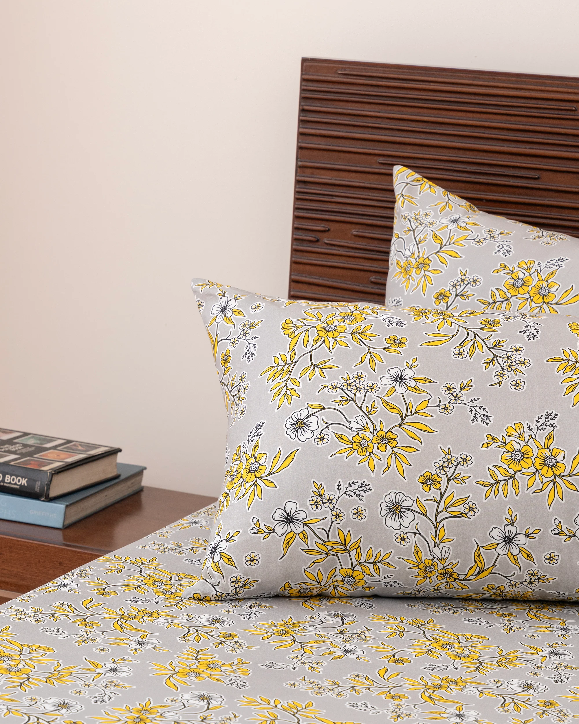 Queen-Size Bed Sheet - Light Grey - Image 4
