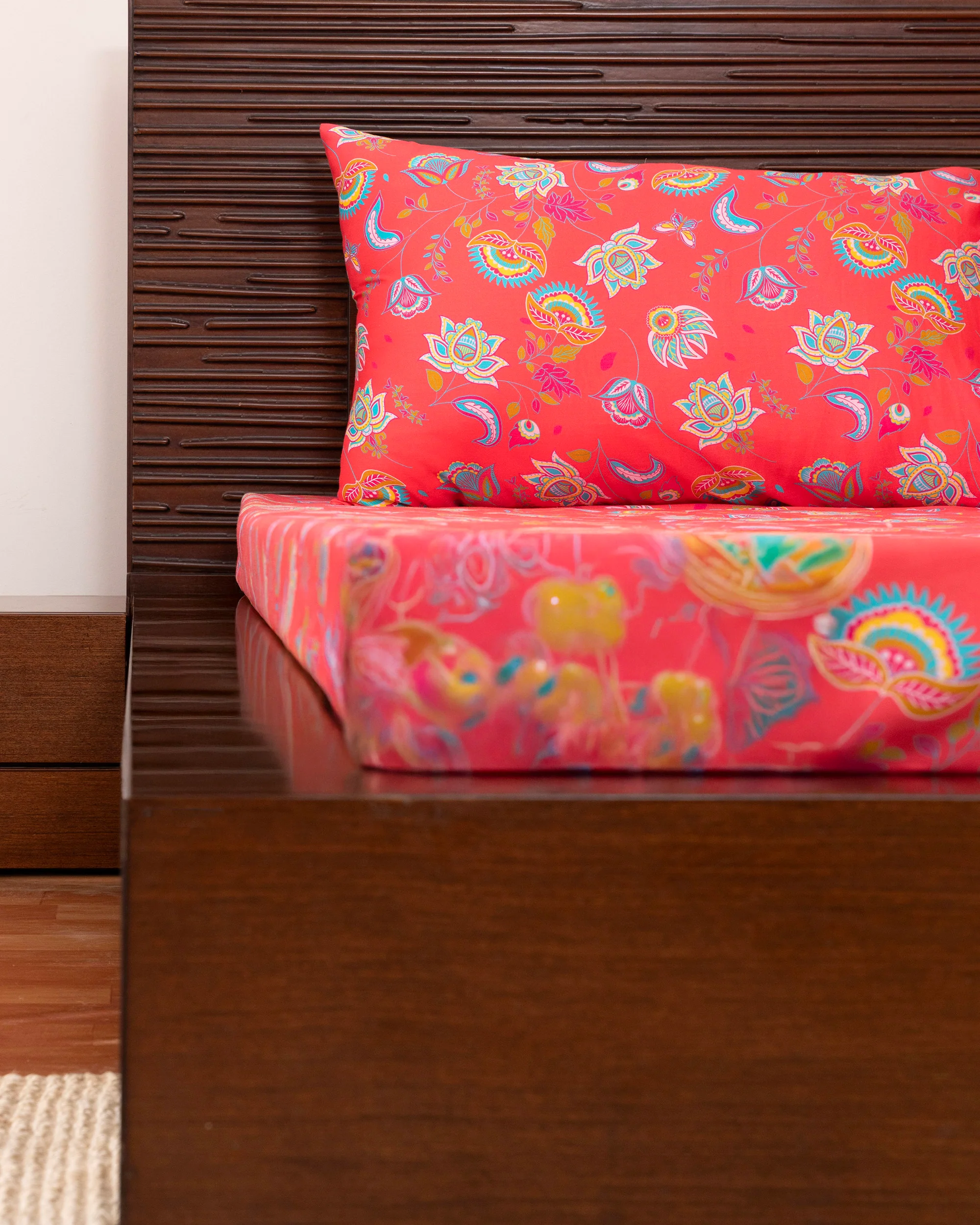 Queen-Size Bed Sheet - Multicolor Paisley - Image 4