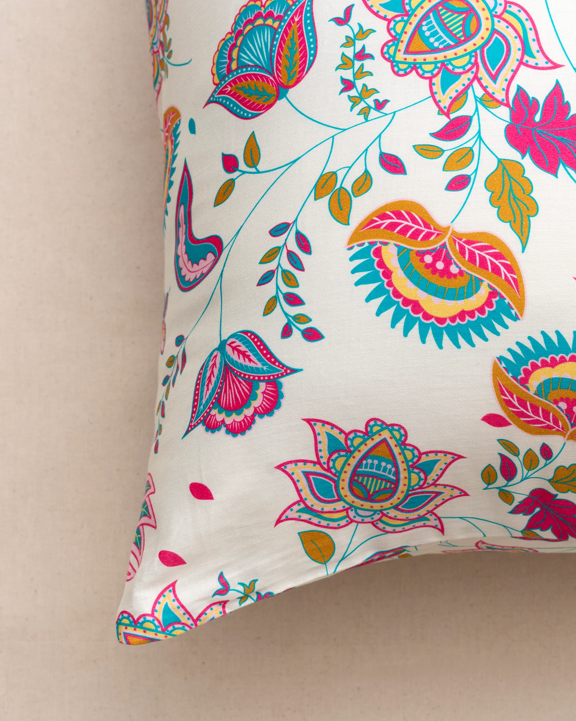 Queen-Size Bed Sheet - Multicolor Paisley - Image 8