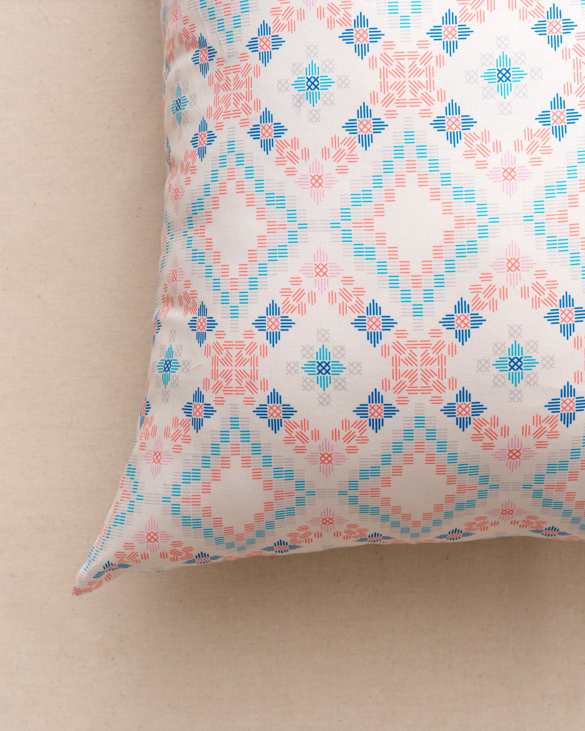 Queen-Size Bed Sheet - Pastel Rose - Image 8