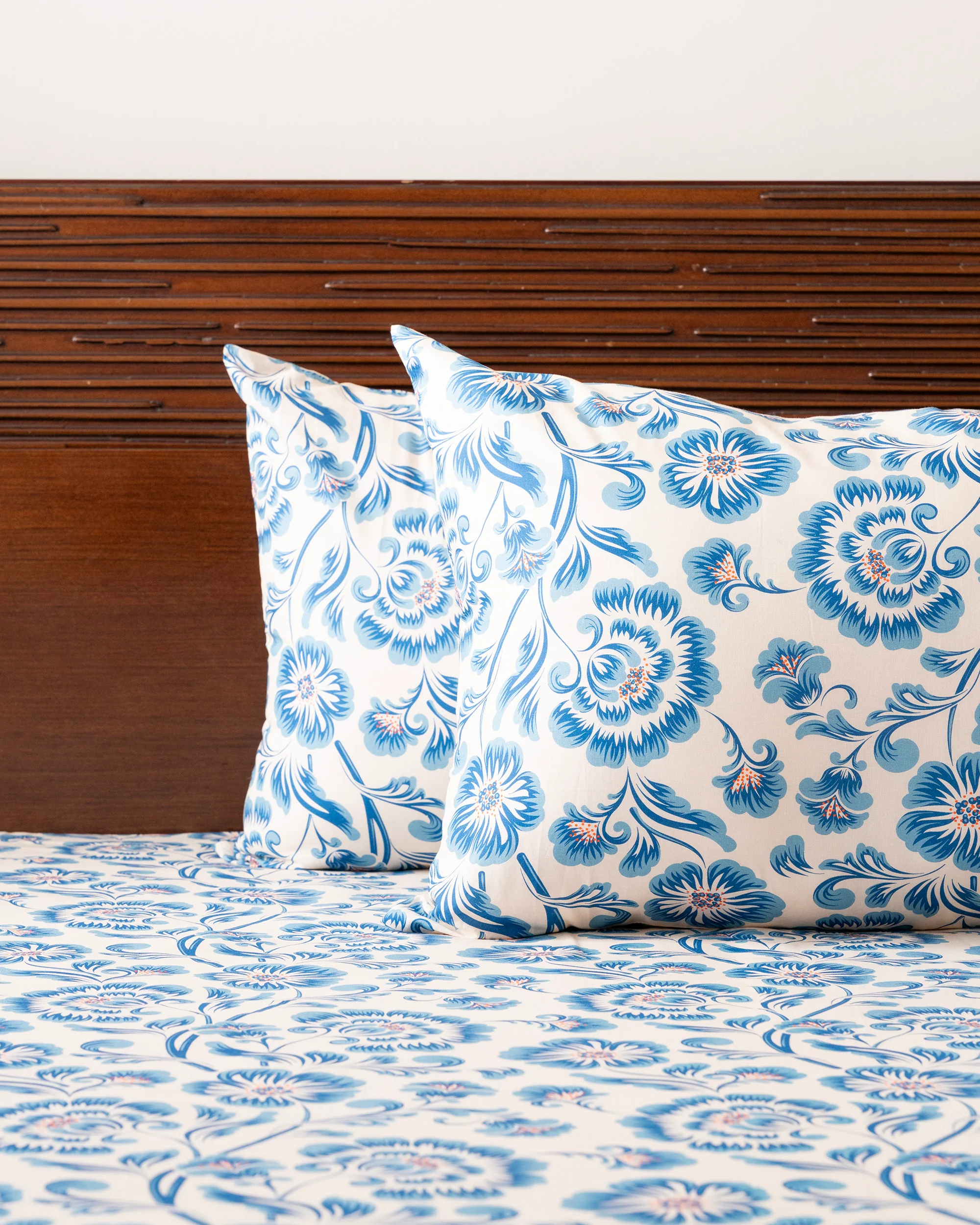Queen-Size Bed Sheet - Cobalt Blue - Image 5