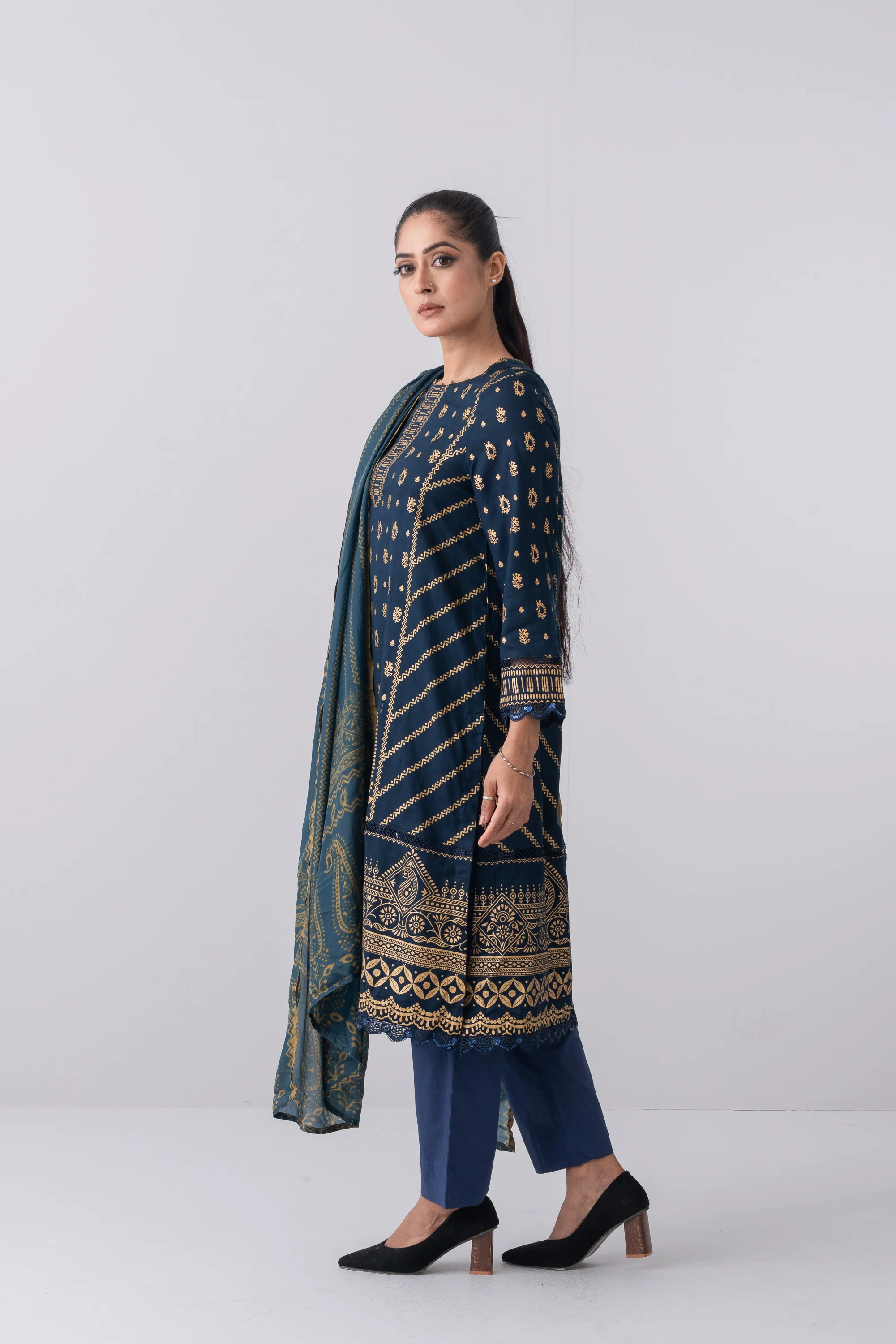 Metallic Printed Two Piece Lawn Salwar Kameez Suit - Image 3