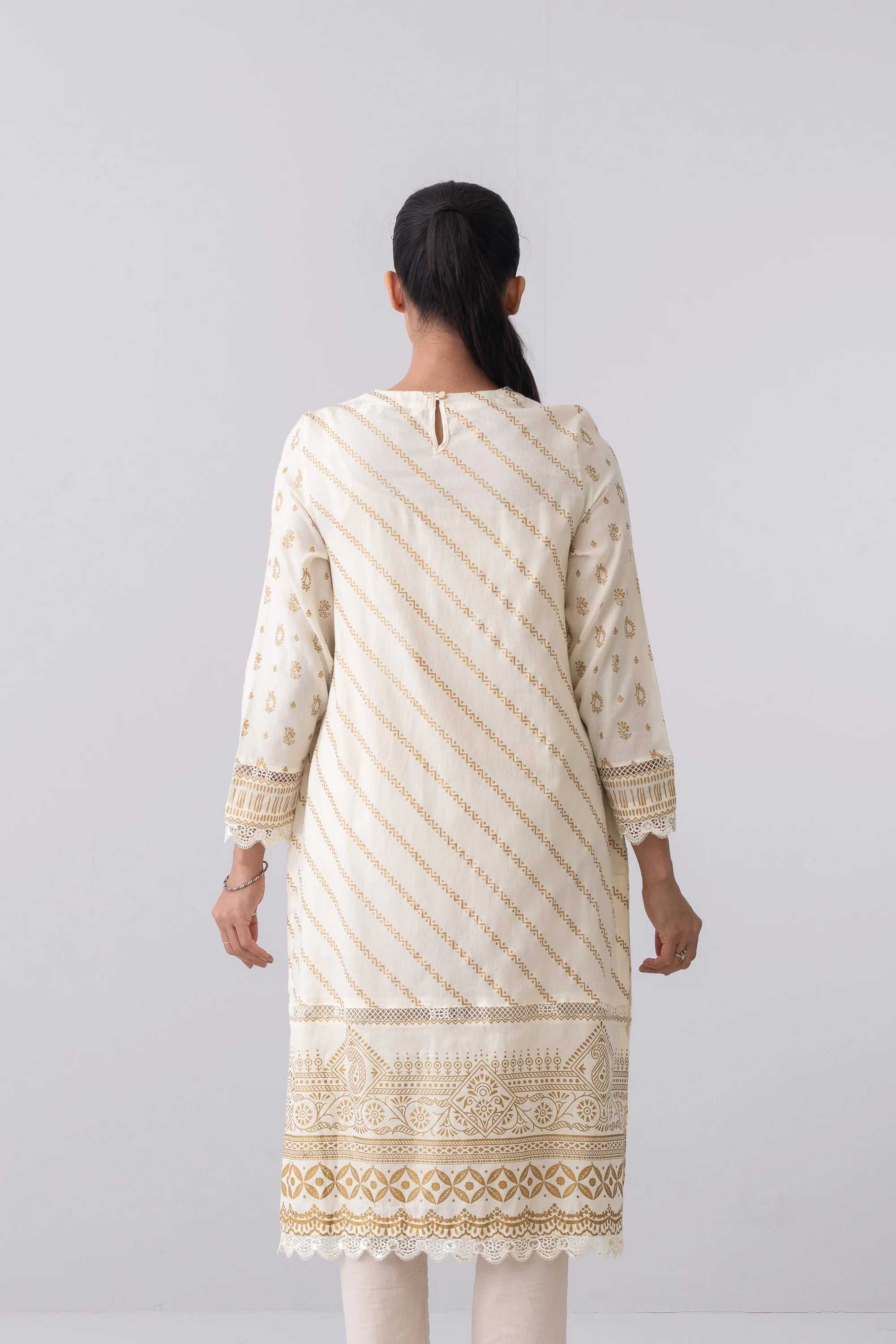Metallic Printed Two Piece Lawn Salwar Kameez Suit - Image 9