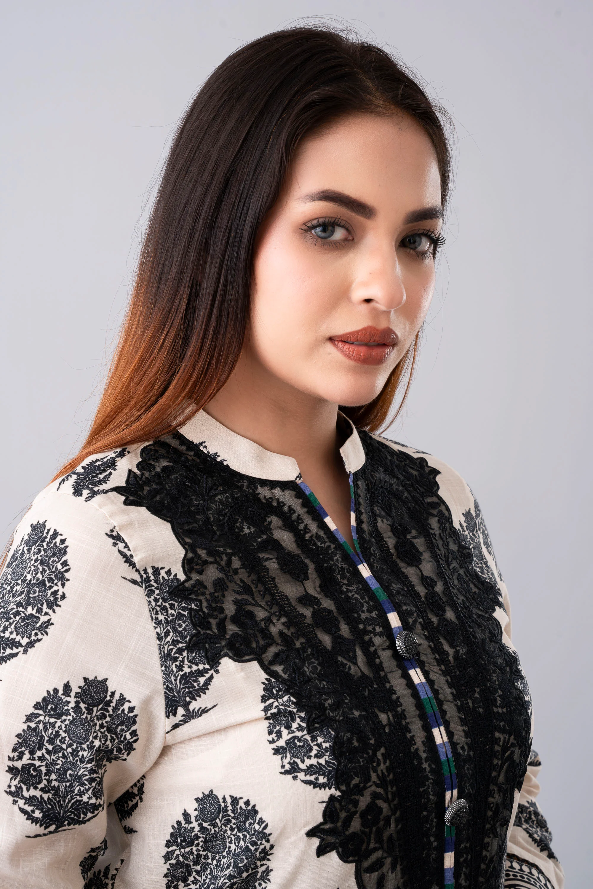 Smart Fit Printed Khaddar Two-Piece Lawn - Image 11