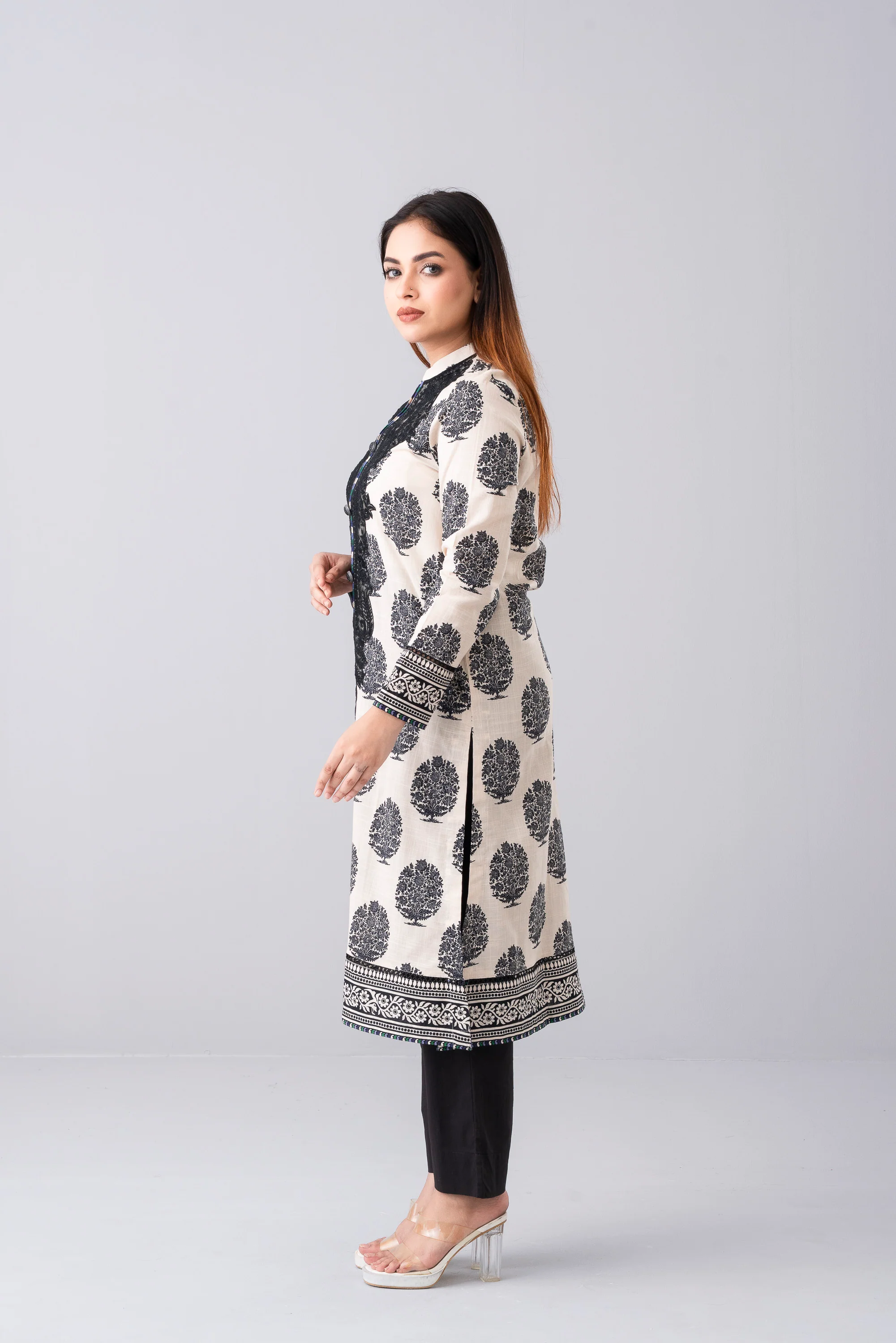 Smart Fit Printed Khaddar Two-Piece Lawn - Image 9