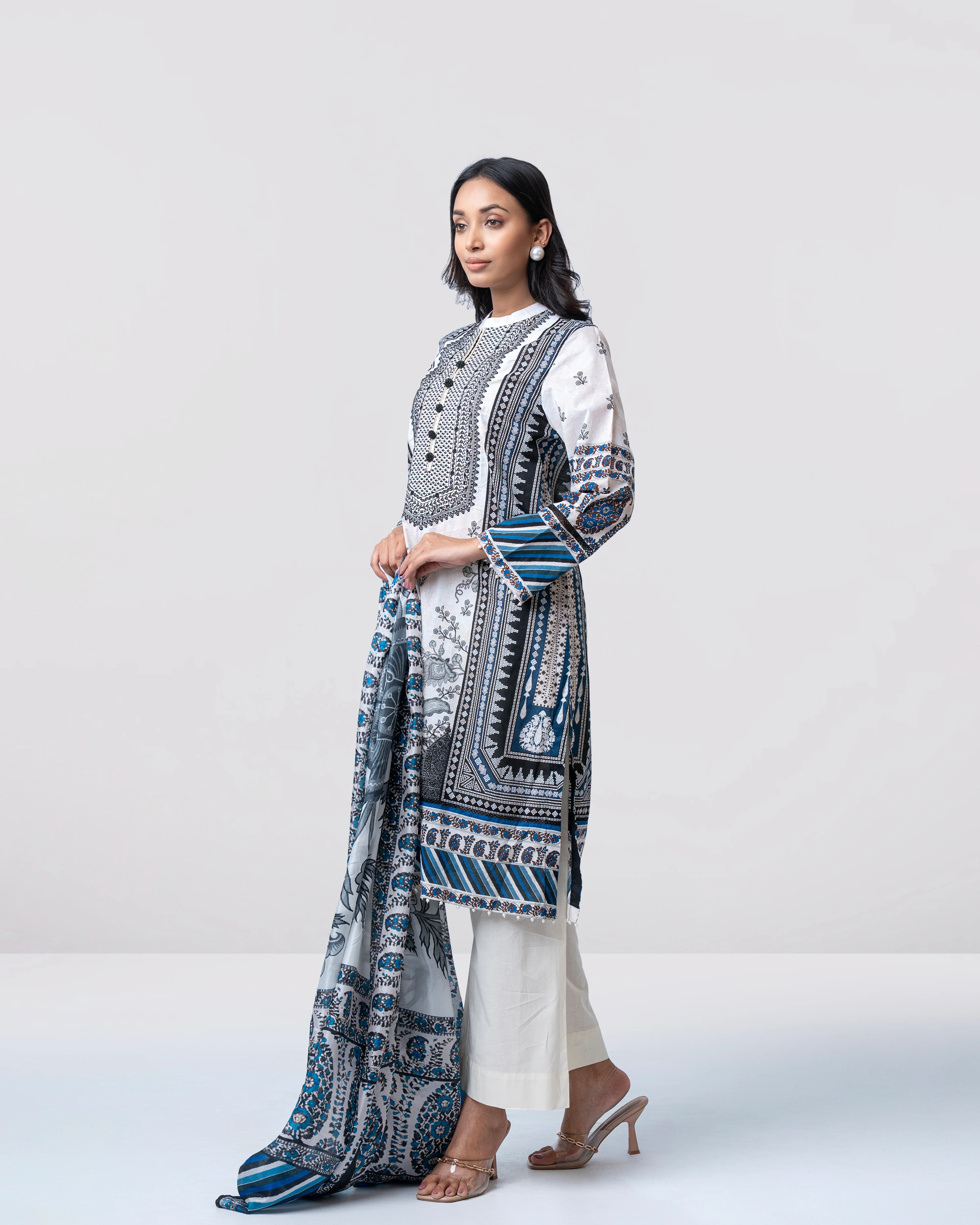 Smart Fit Embroidered Two-Piece Lawn with Silk Dupatta - Image 10