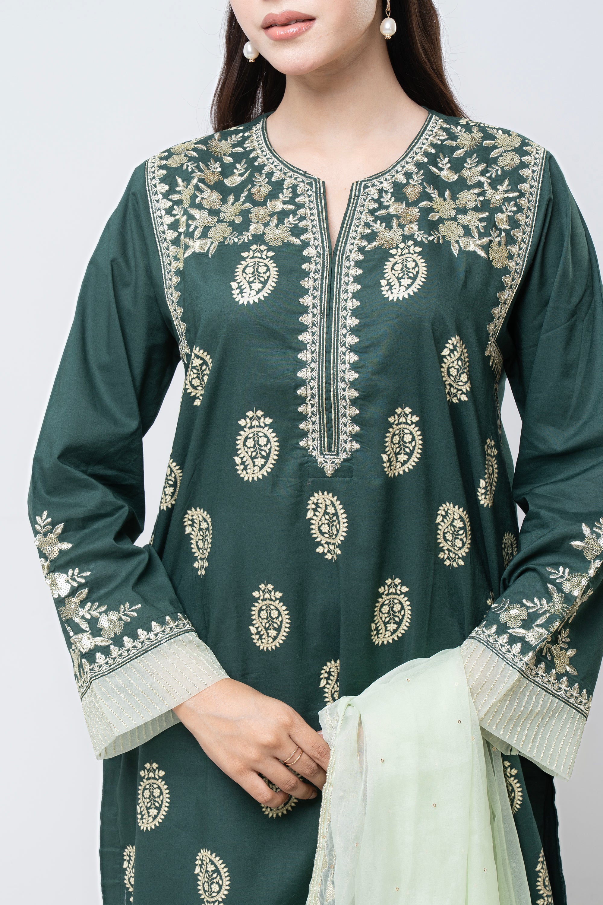 Smart Fit Embroidered Two-Piece Lawn with Organza Dupatta - Image 10