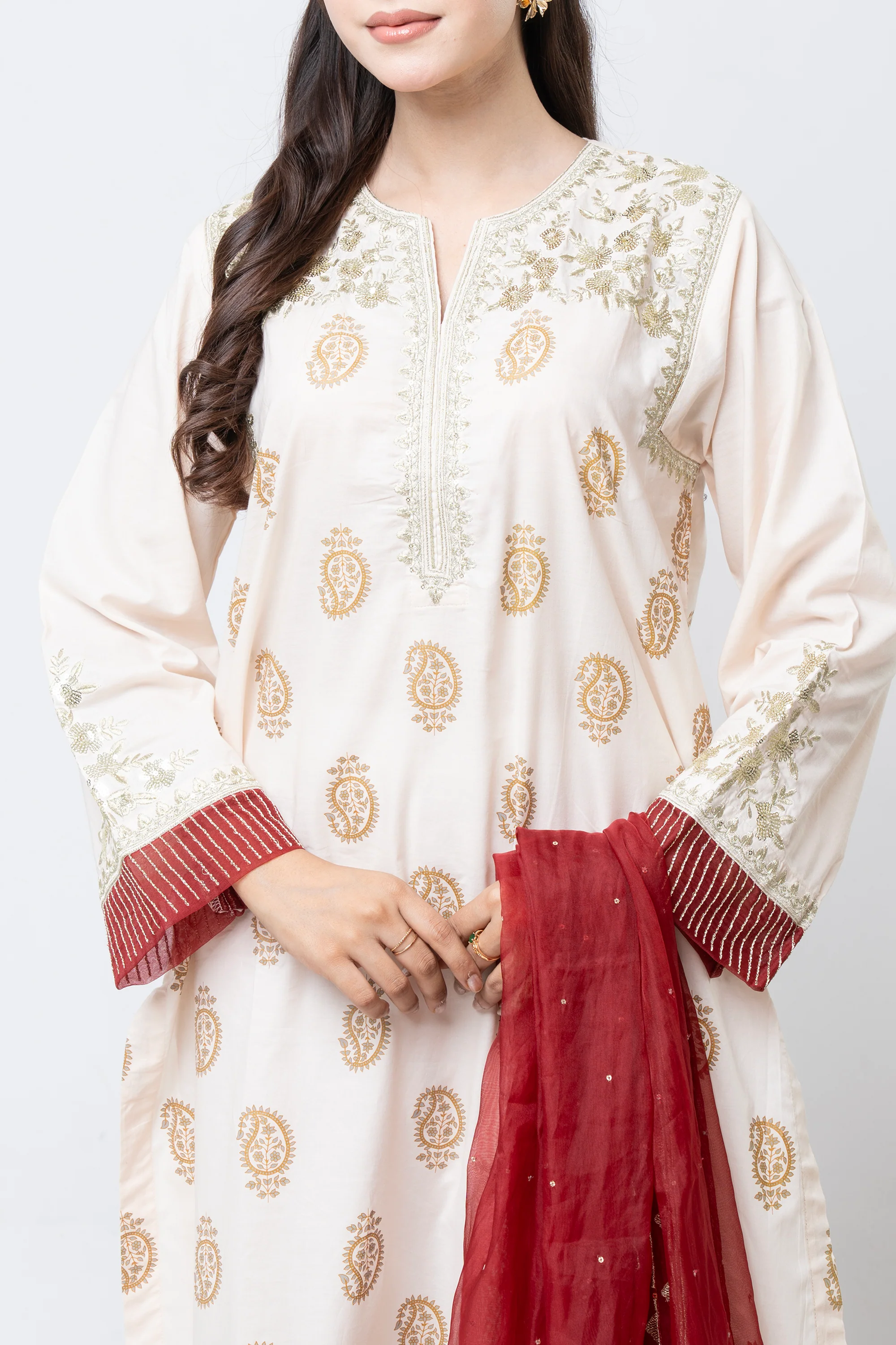 Smart Fit Embroidered Two-Piece Lawn with Organza Dupatta - Image 4