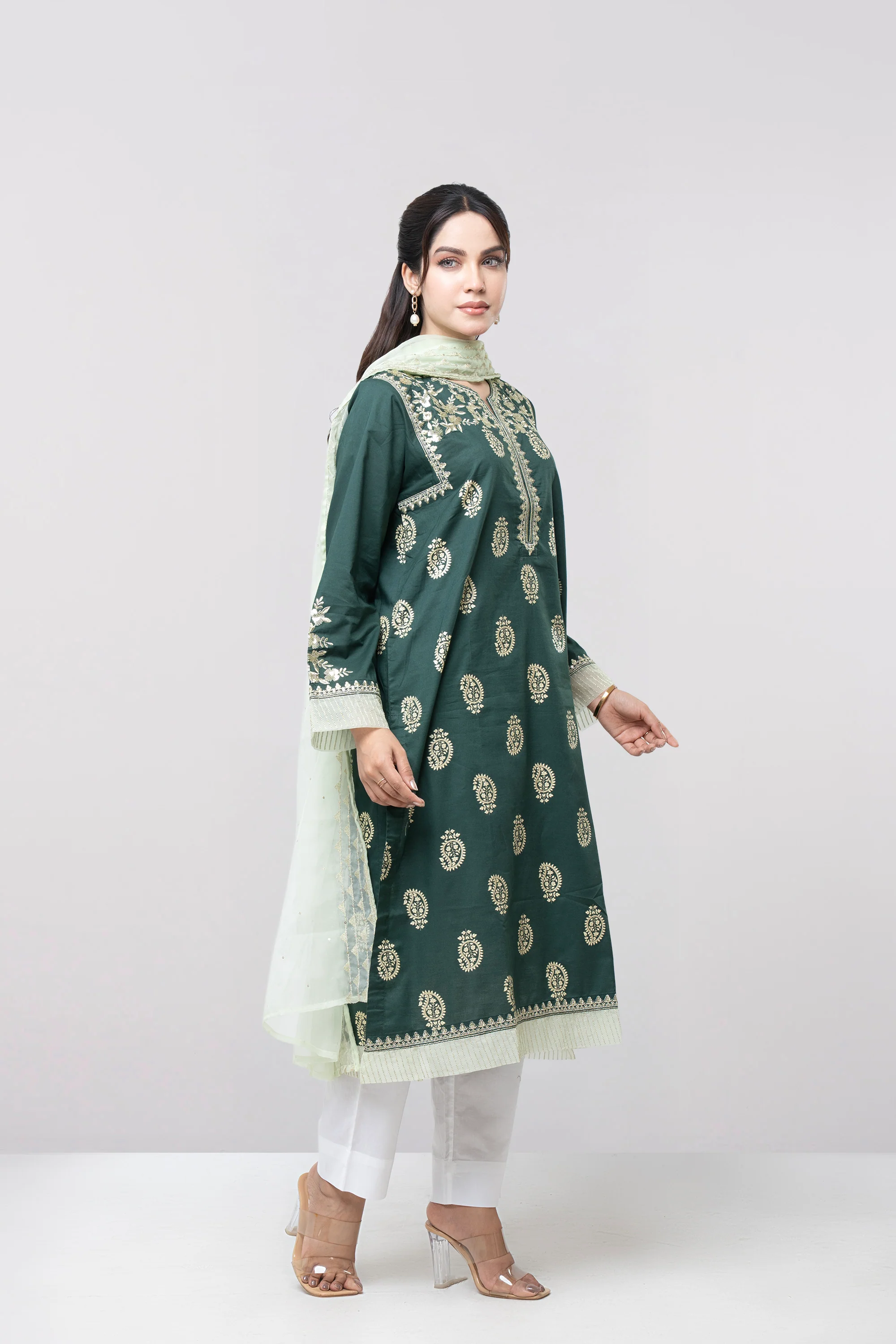 Smart Fit Embroidered Two-Piece Lawn with Organza Dupatta - Image 8