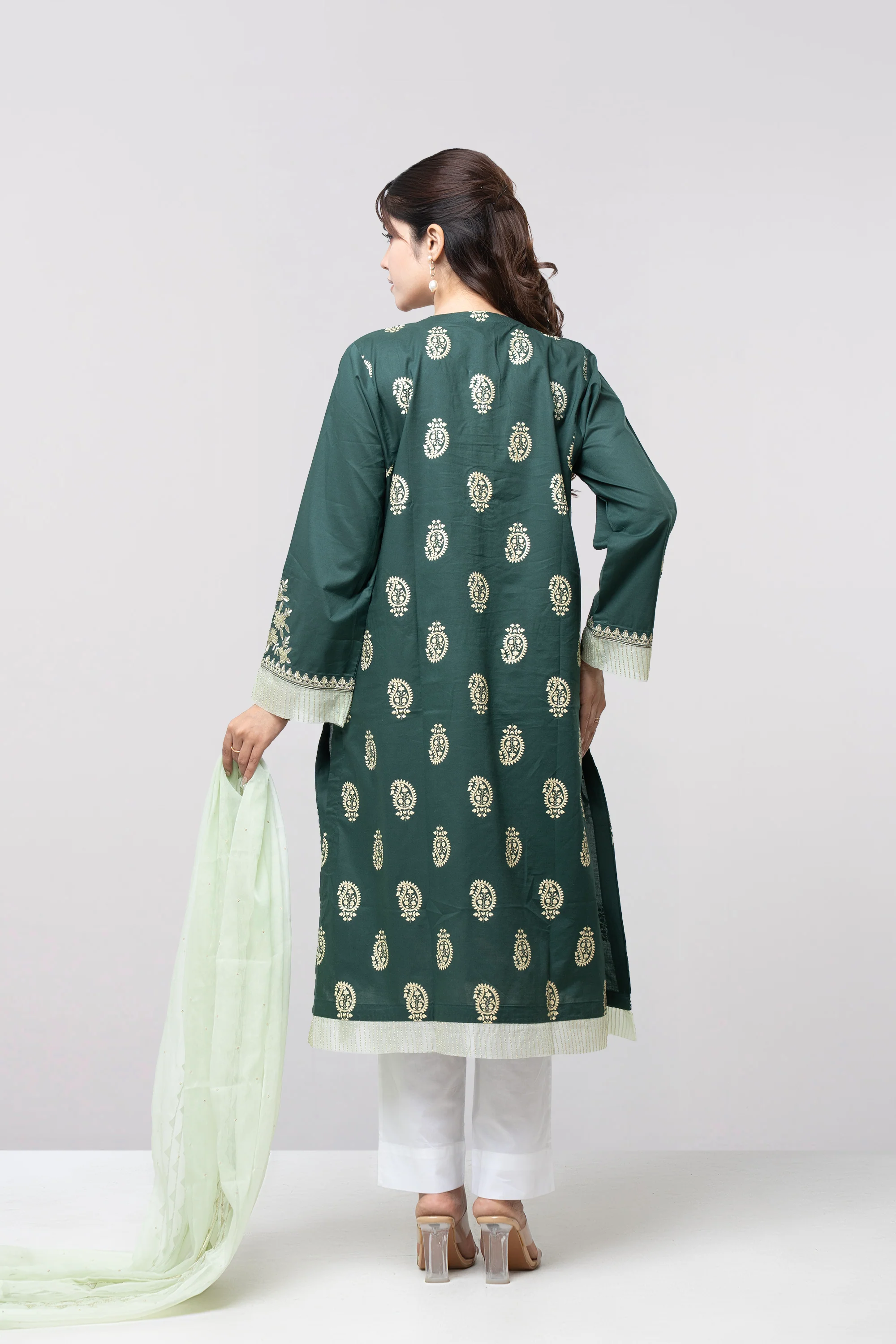 Smart Fit Embroidered Two-Piece Lawn with Organza Dupatta - Image 9