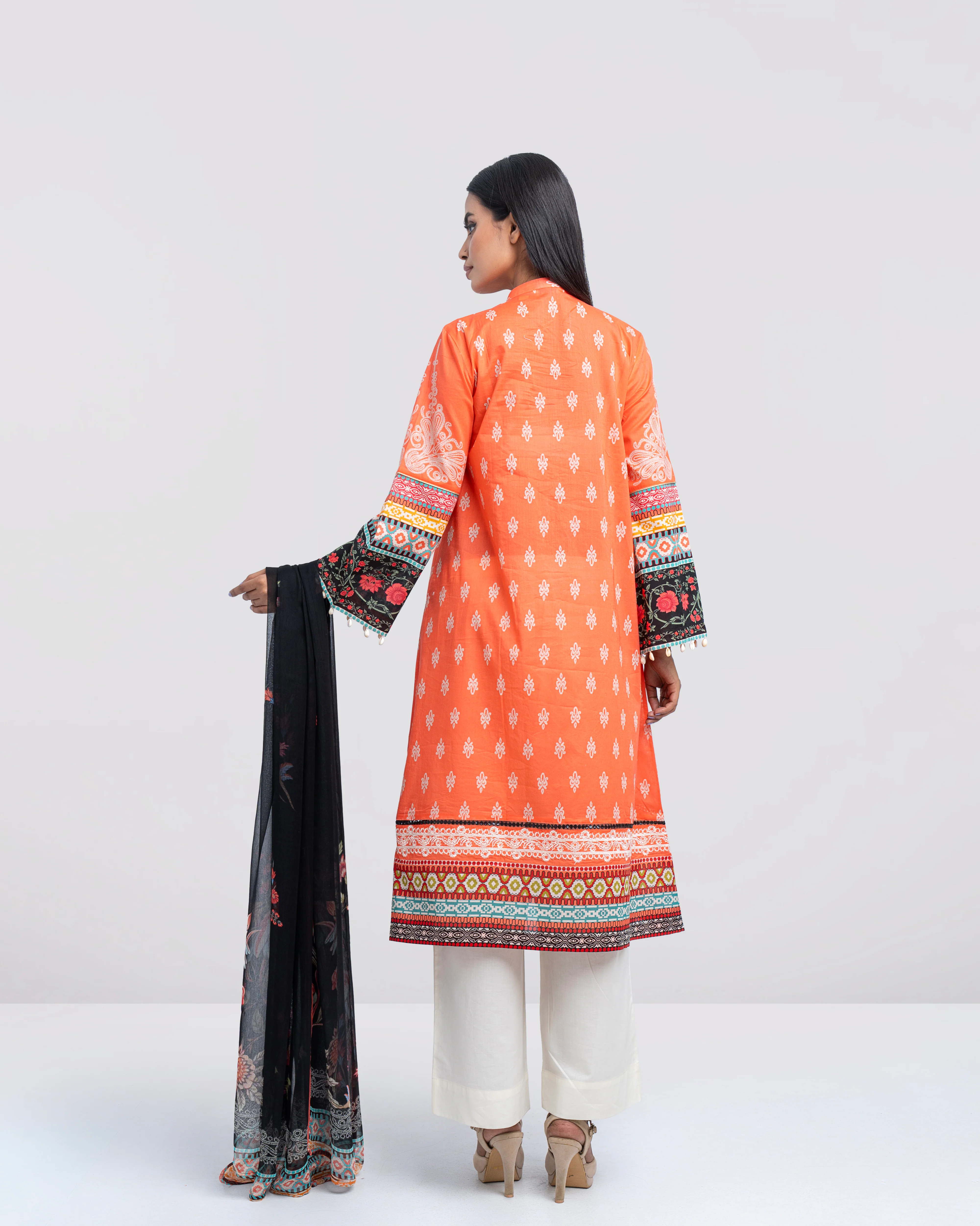 Smart Fit Printed Two-Piece Lawn with Chiffon Dupatta - Image 5