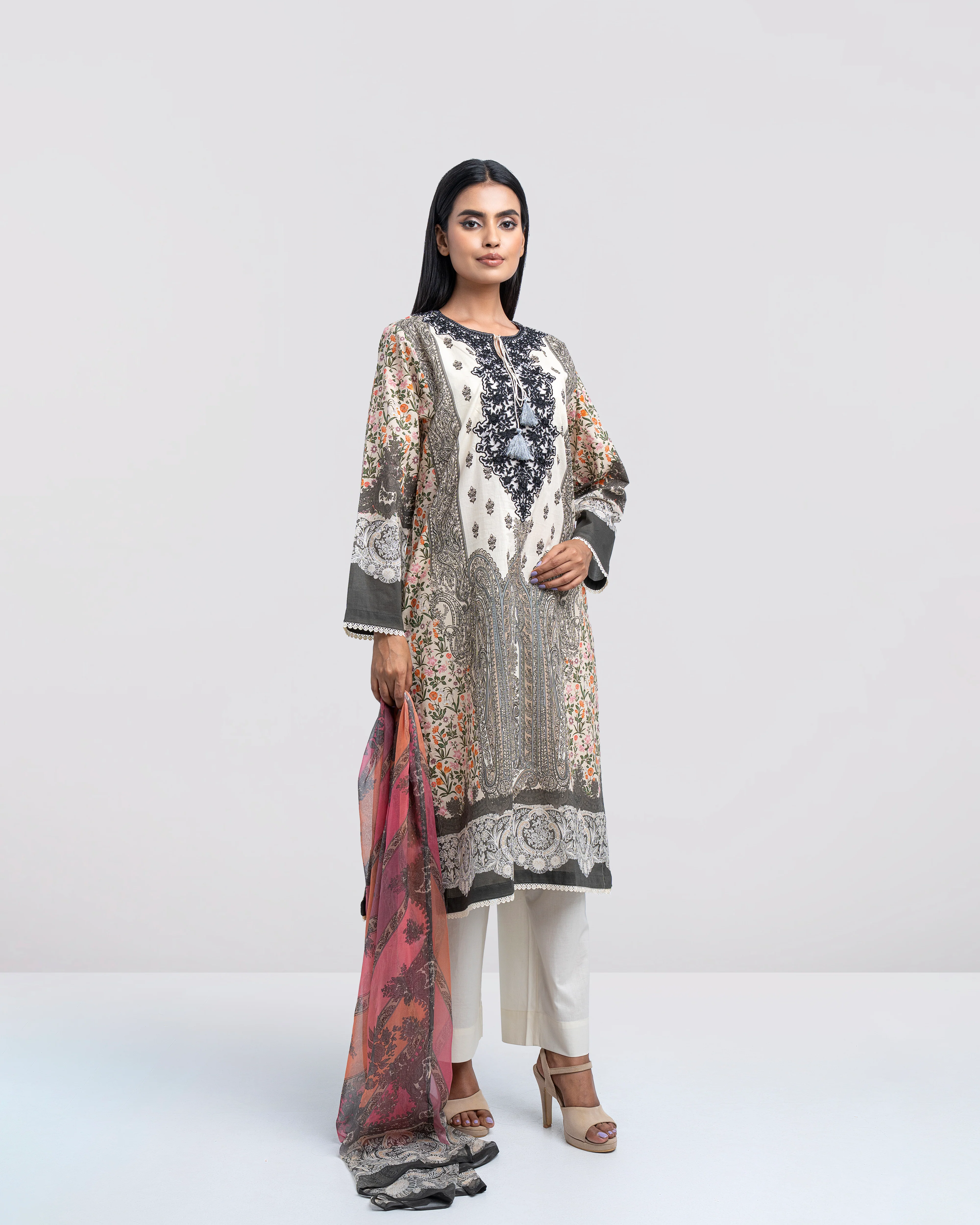 Relaxed Fit Printed Two-Piece Lawn with Chiffon Dupatta - Image 3