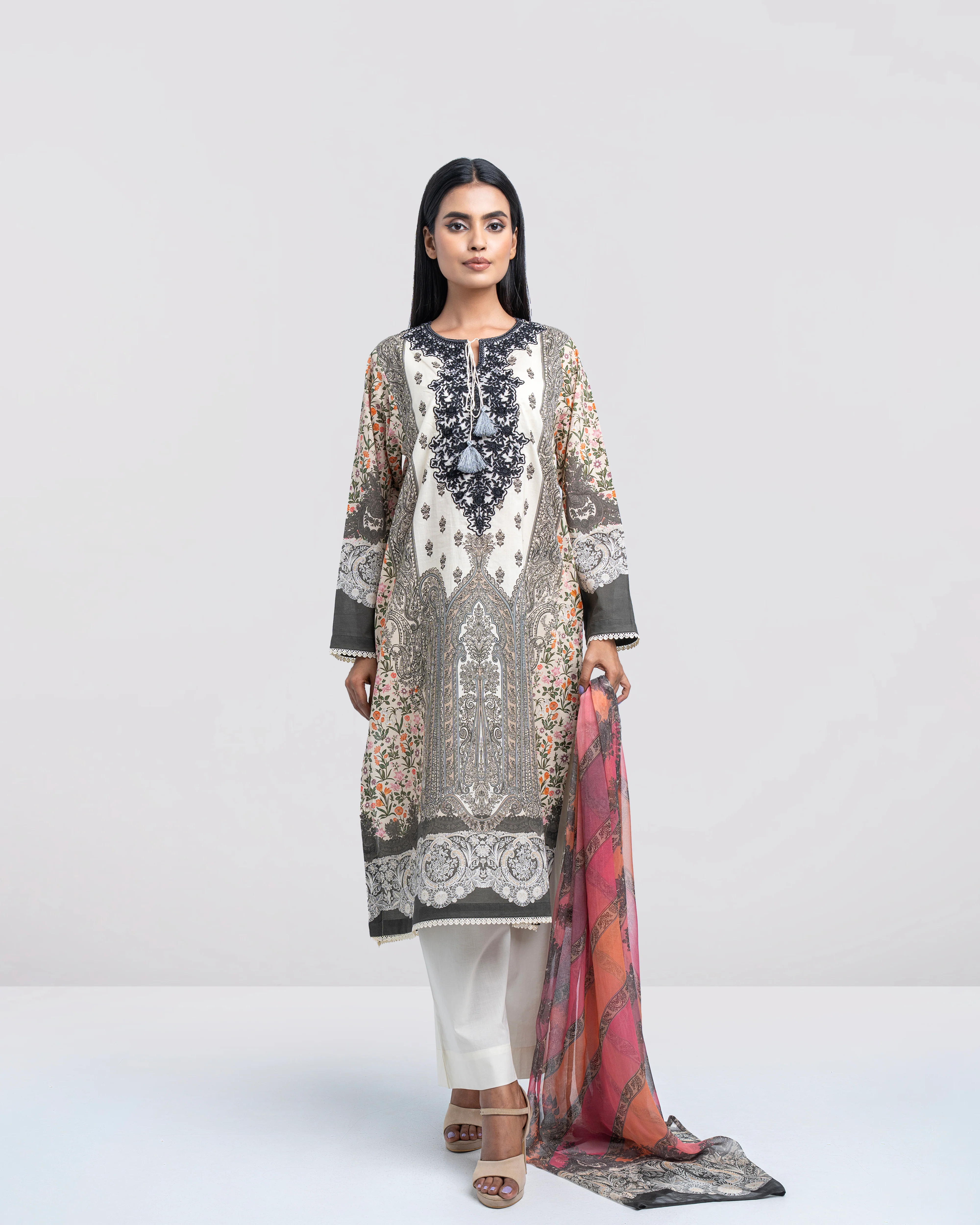 Relaxed Fit Printed Two-Piece Lawn with Chiffon Dupatta - Image 4
