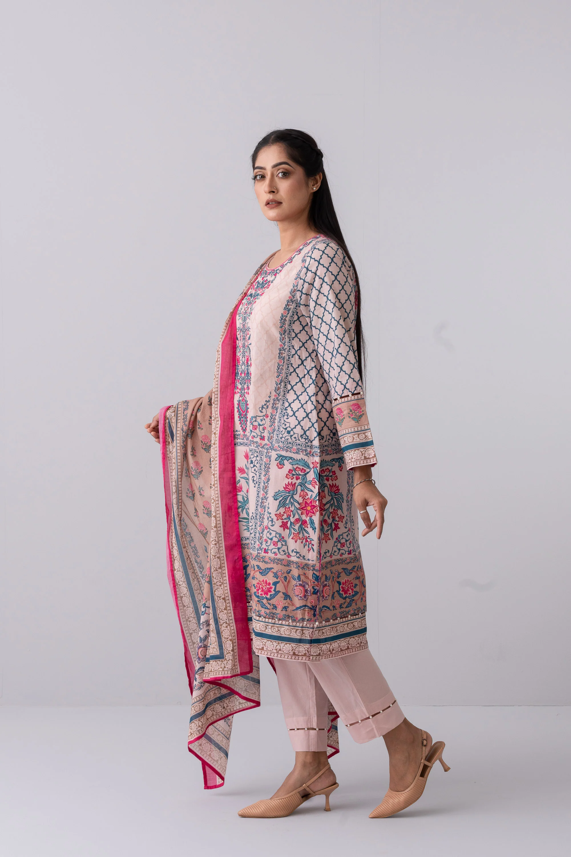 Digital Printed Three Piece Lawn Salwar Kameez Suit - Image 7