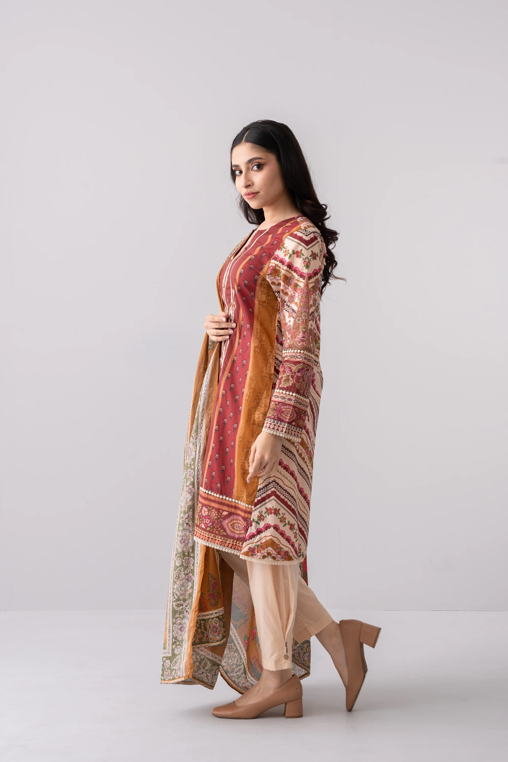 Digital Printed Three Piece Lawn Salwar Kameez Suit - Image 2