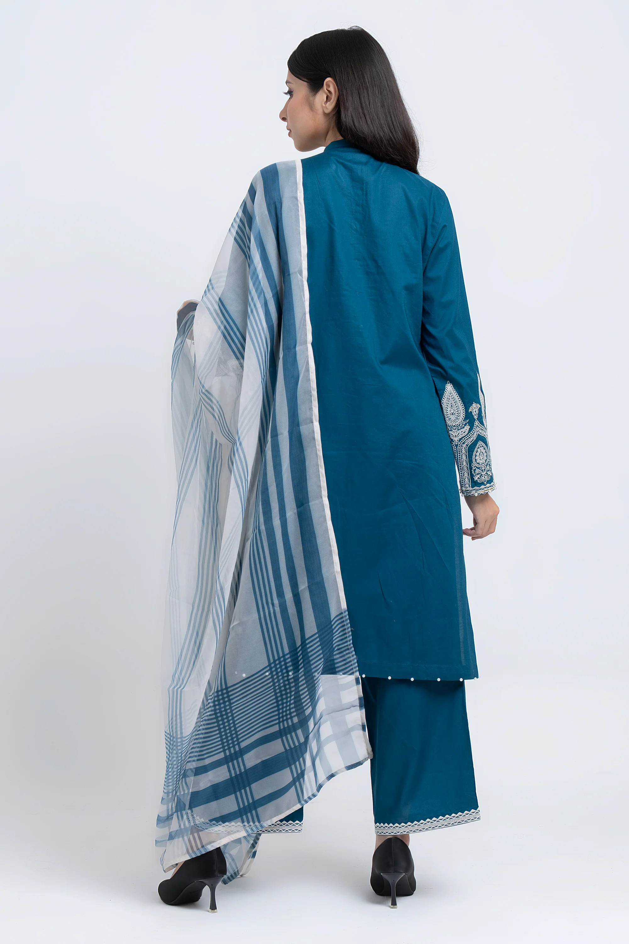 Relaxed Fit Embroidered Three-Piece Lawn - Image 12