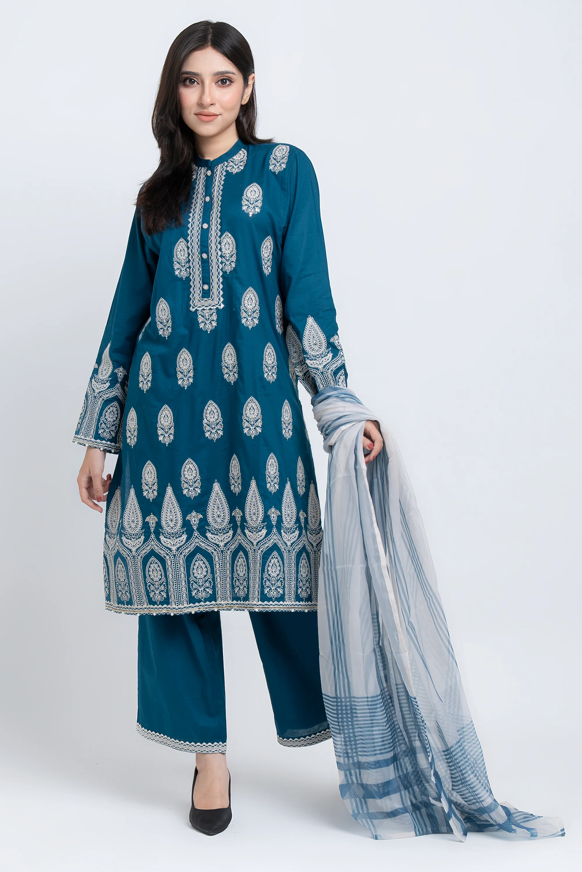 Relaxed Fit Embroidered Three-Piece Lawn - Image 8