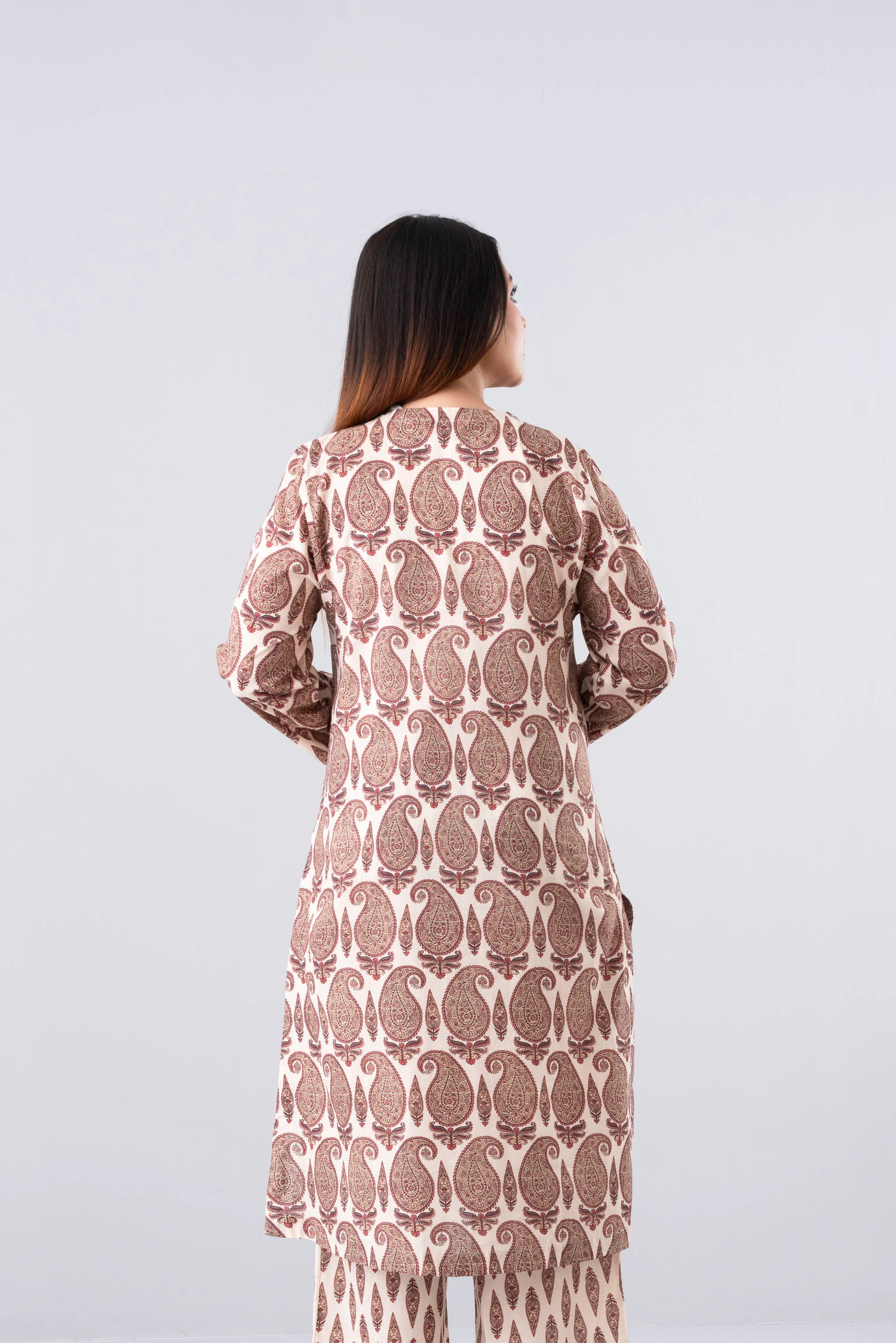 Relaxed Fit Printed Three-Piece Lawn with Chiffon Dupatta - Image 4
