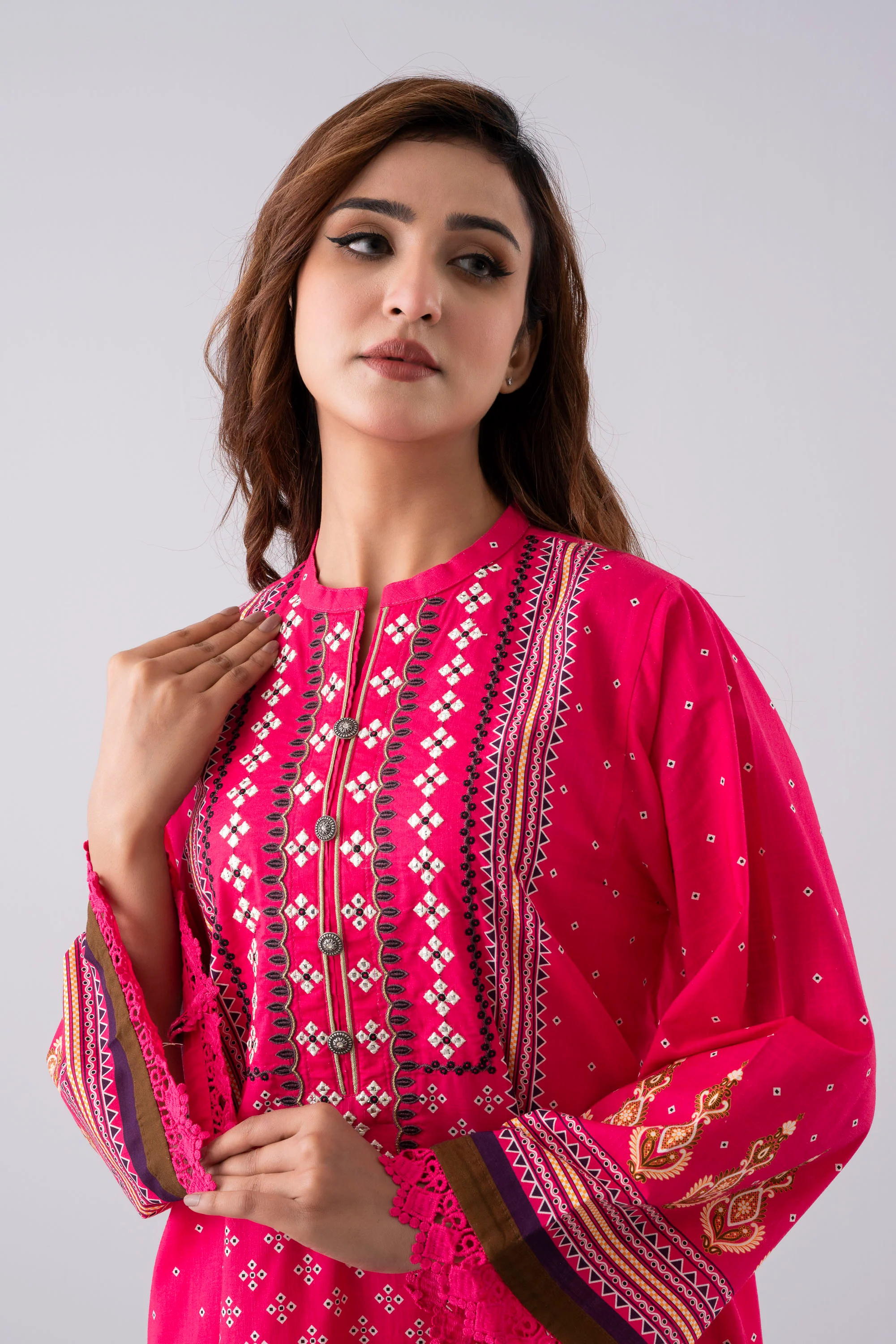 Relaxed Fit Khaddar Three-Piece Lawn with Chiffon Dupatta - Image 11
