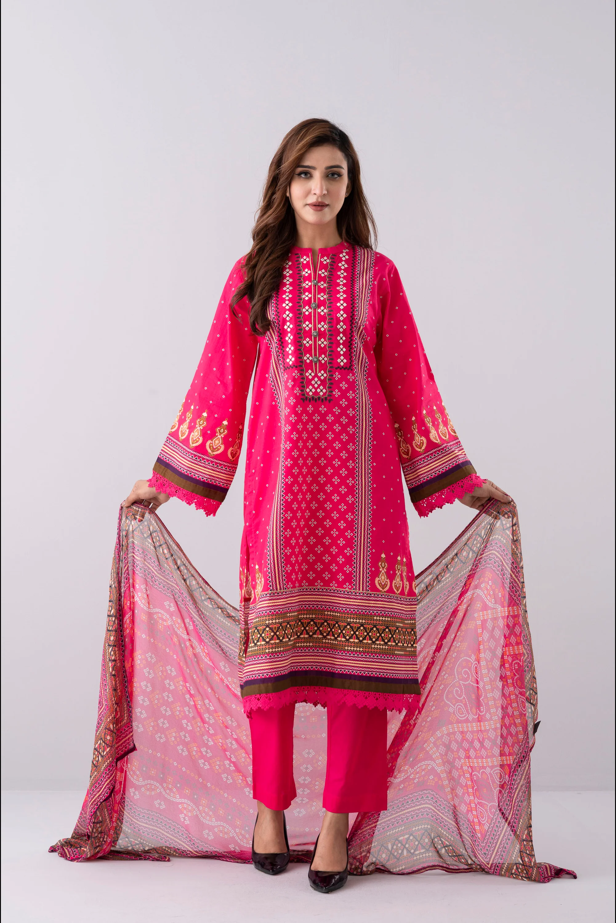 Relaxed Fit Khaddar Three-Piece Lawn with Chiffon Dupatta - Image 7