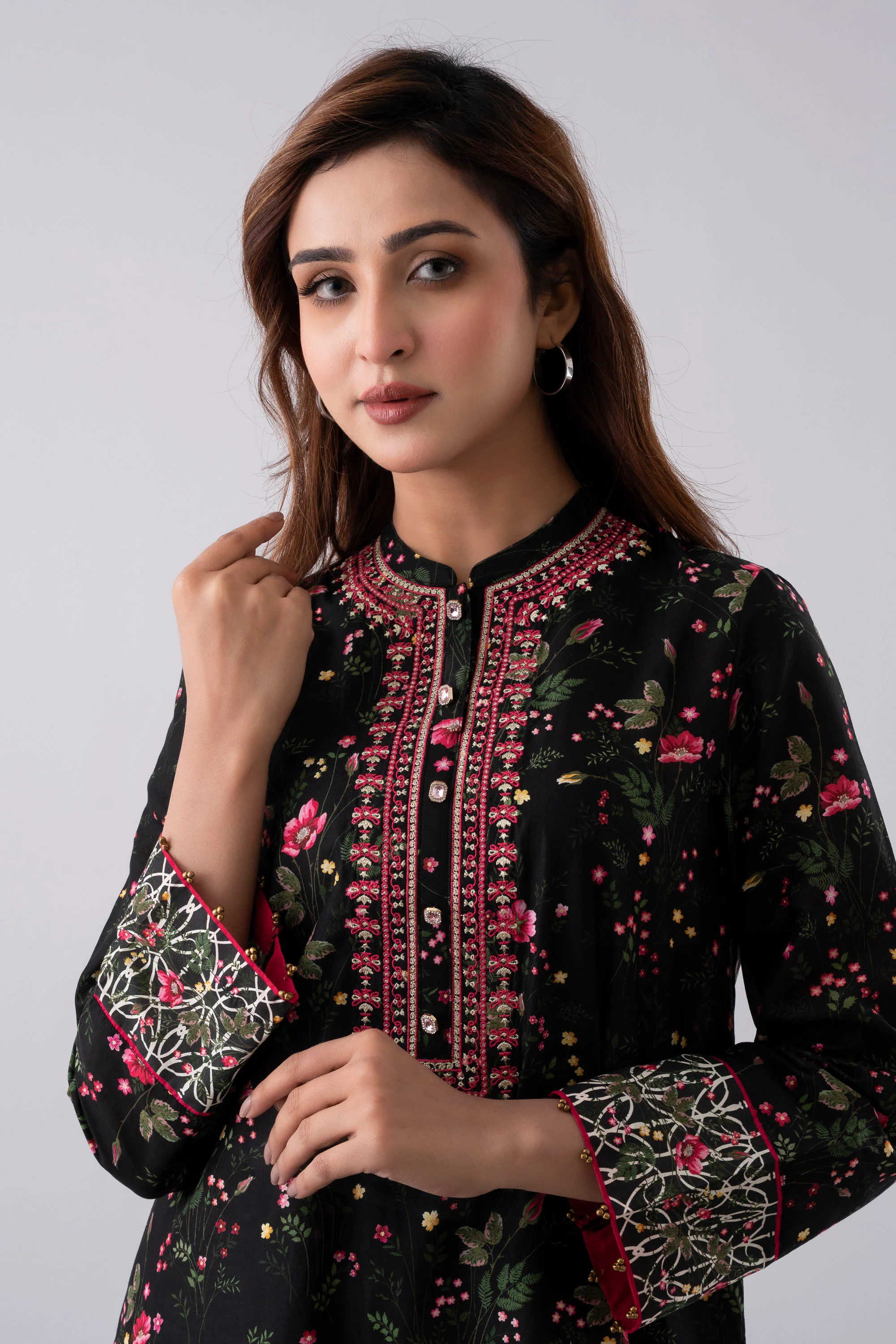 Smart Fit Printed Three-Piece Lawn with Chiffon Dupatta - Image 11