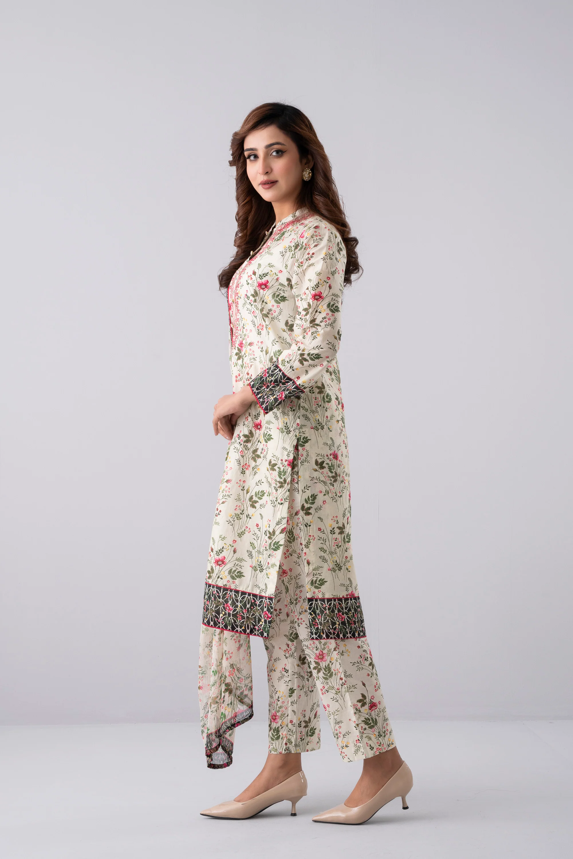 Smart Fit Printed Three-Piece Lawn with Chiffon Dupatta - Image 3