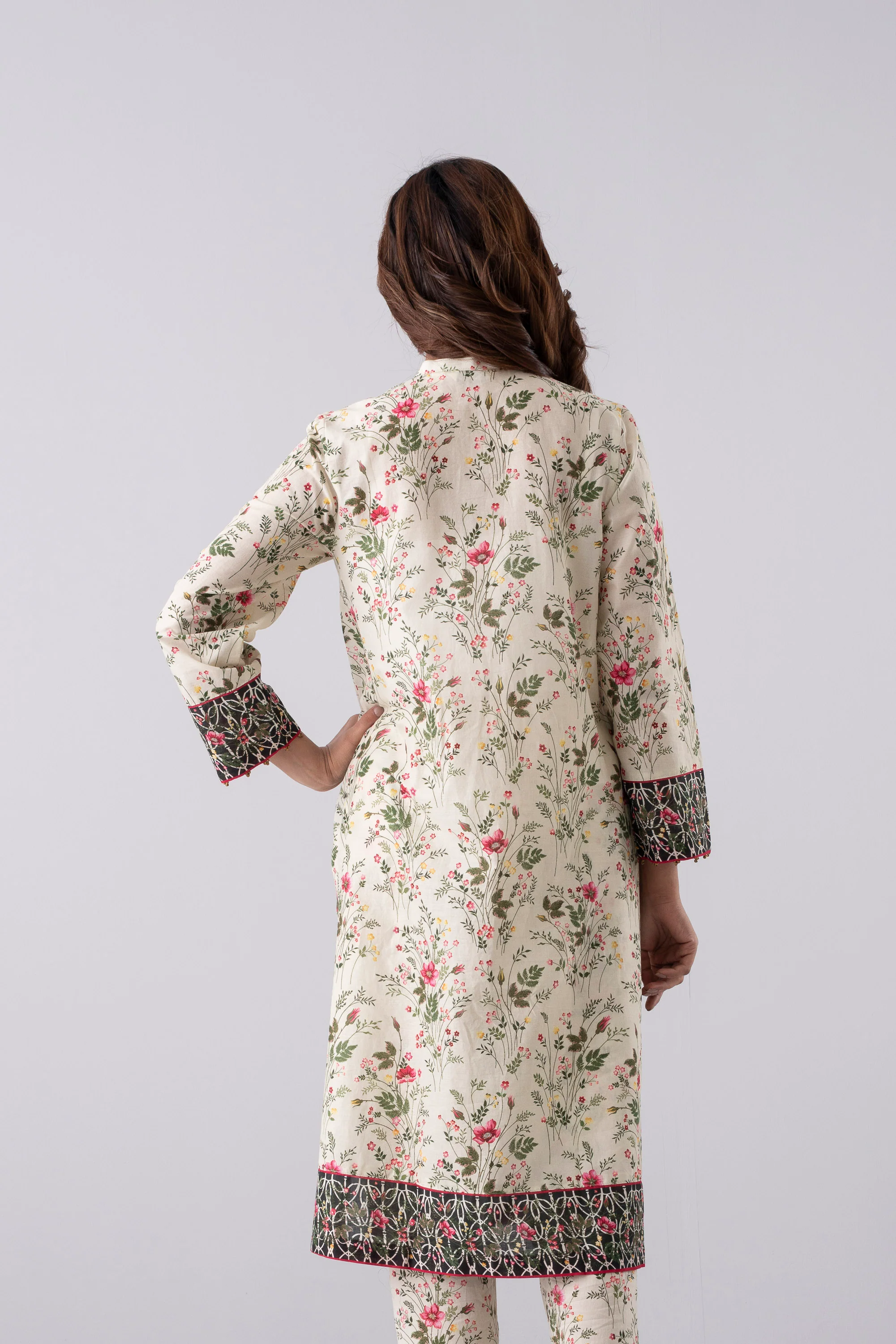 Smart Fit Printed Three-Piece Lawn with Chiffon Dupatta - Image 4