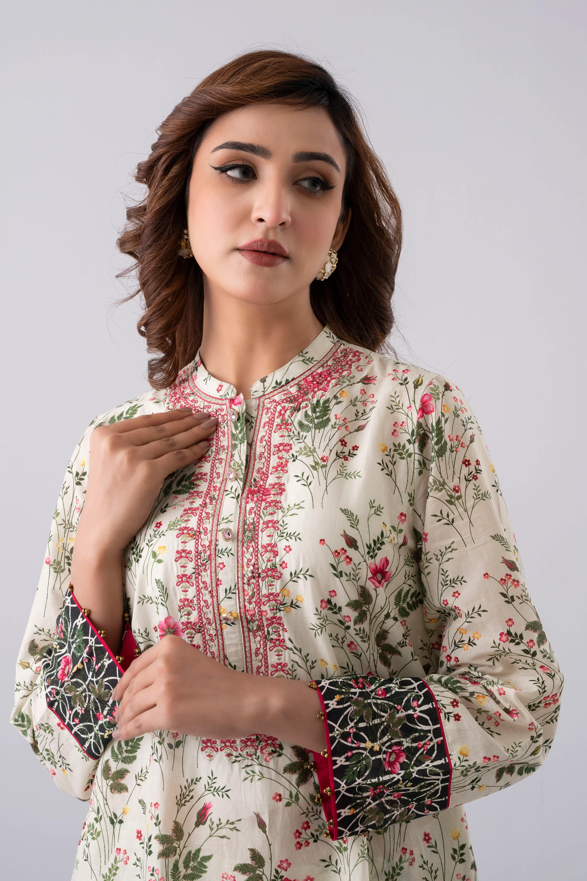Smart Fit Printed Three-Piece Lawn with Chiffon Dupatta - Image 5