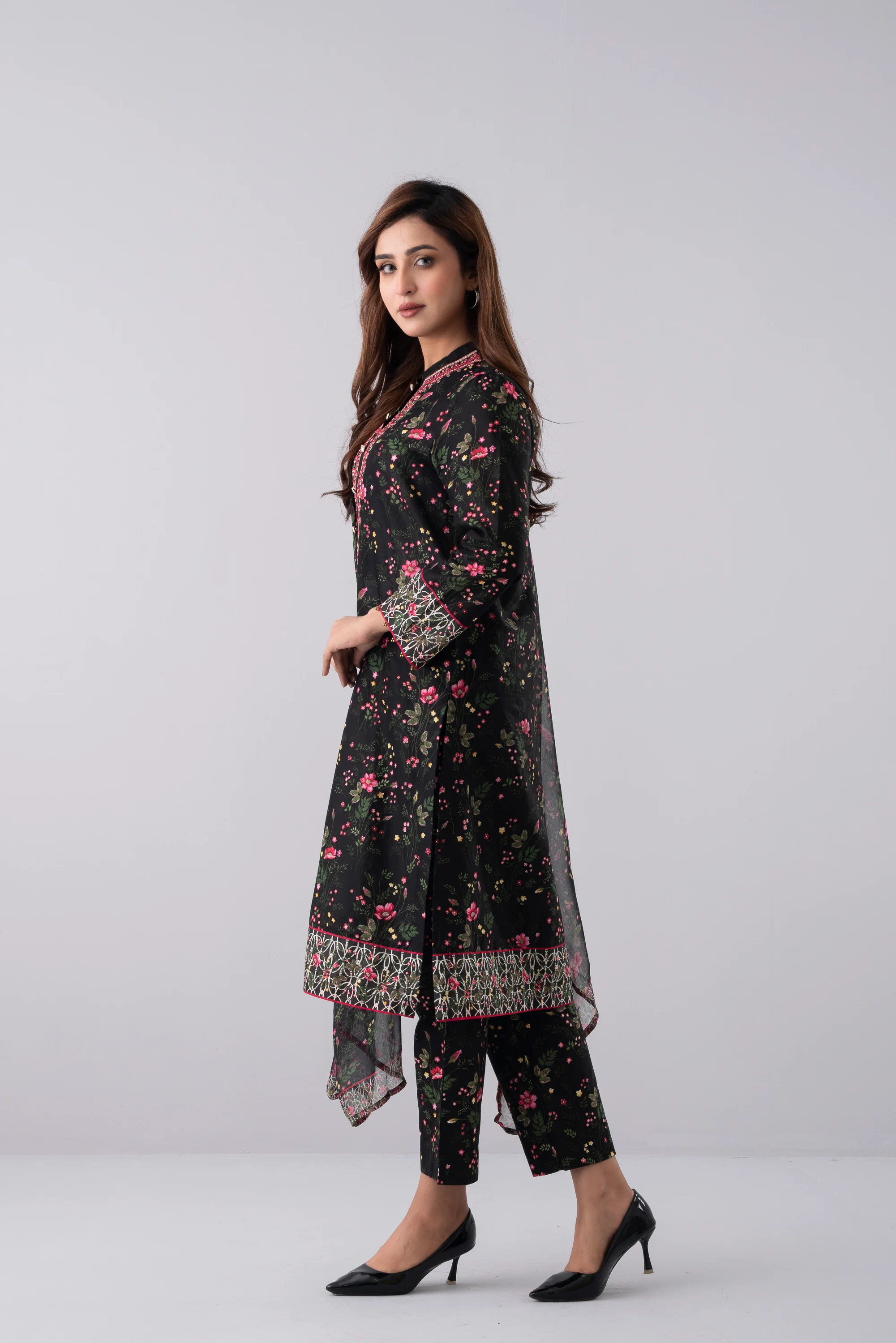 Smart Fit Printed Three-Piece Lawn with Chiffon Dupatta - Image 9