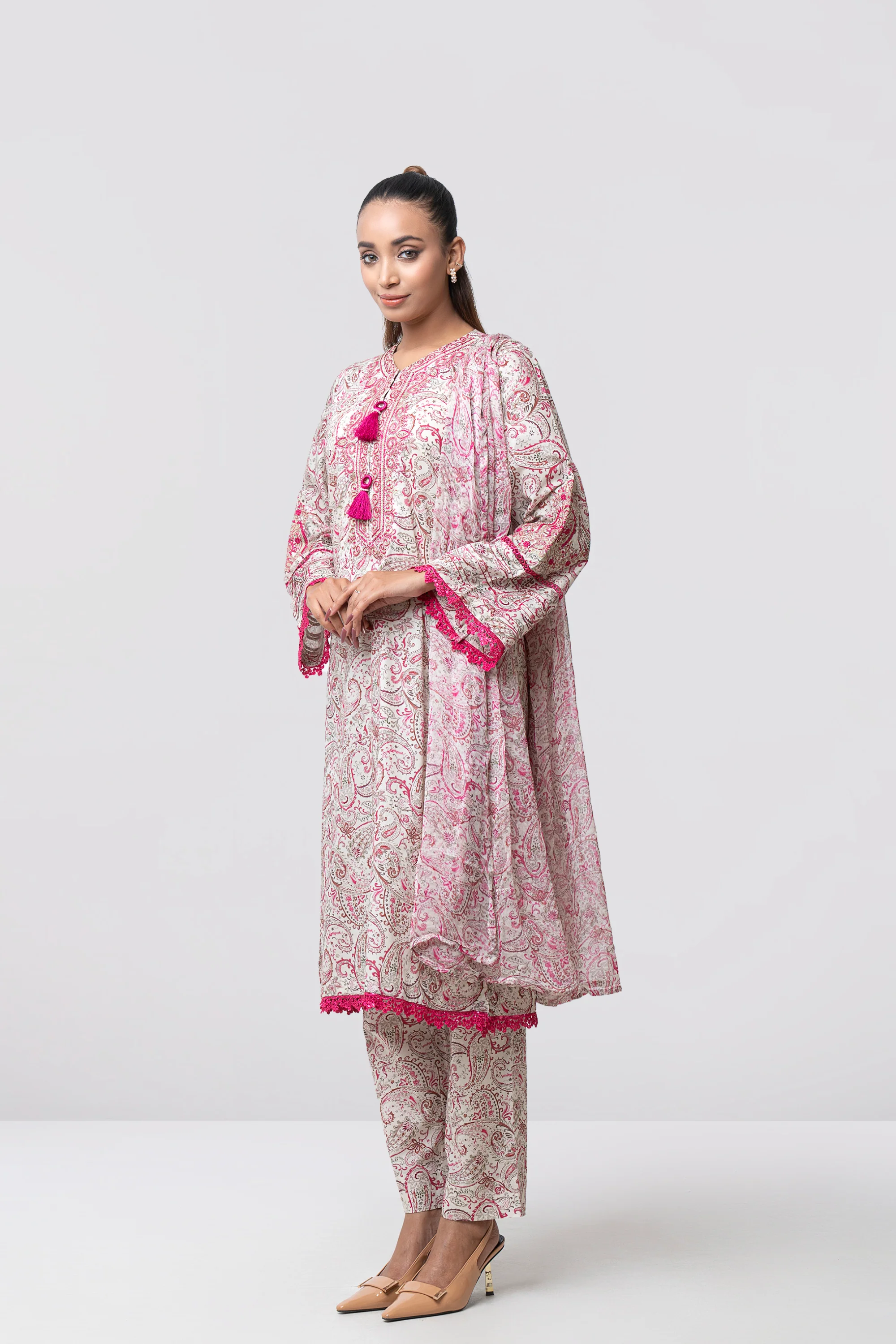Smart Fit Printed Three-Piece Lawn with Chiffon Dupatta - Image 3