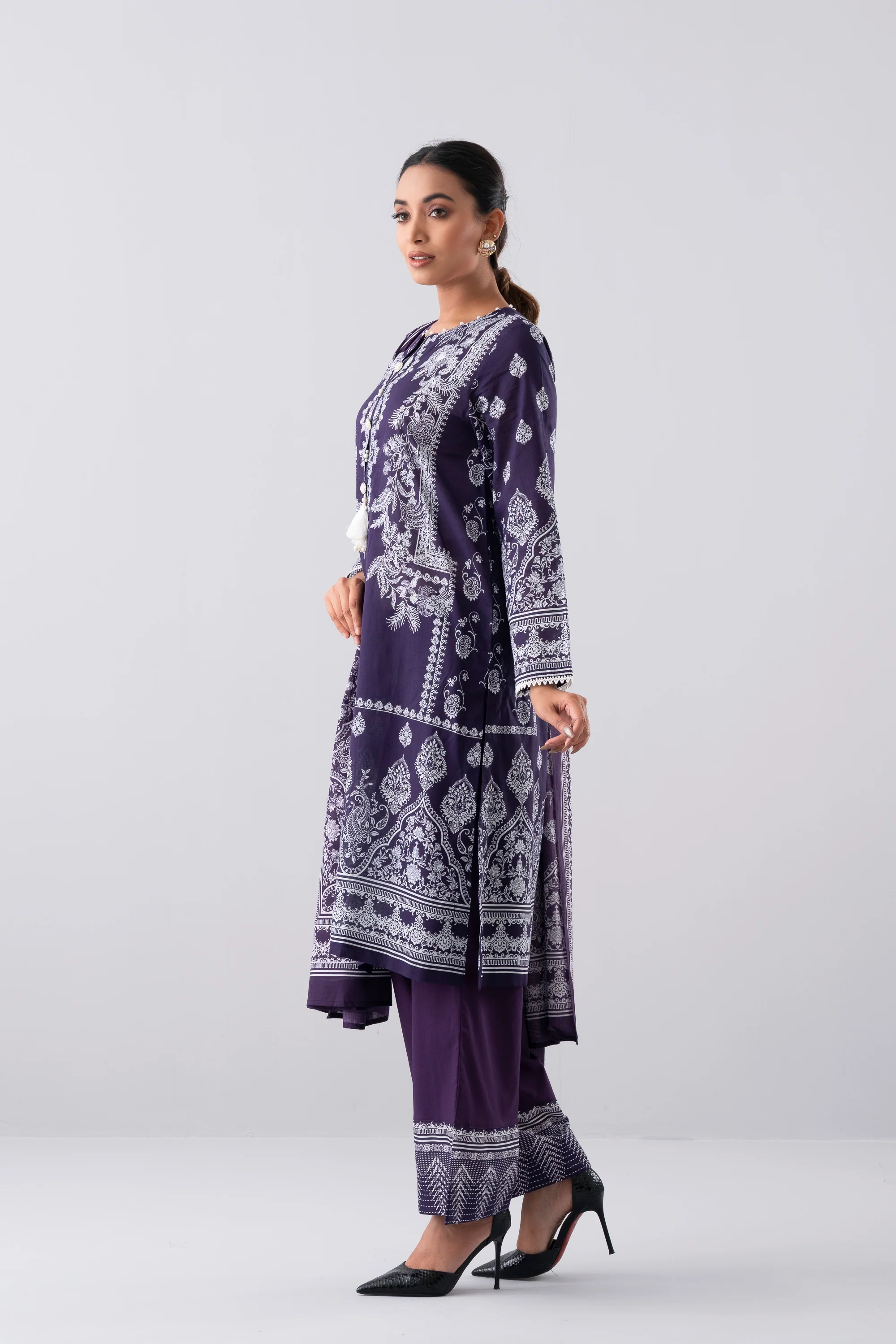 Smart Fit Printed Three-Piece Lawn with Cotton Dupatta - Image 4