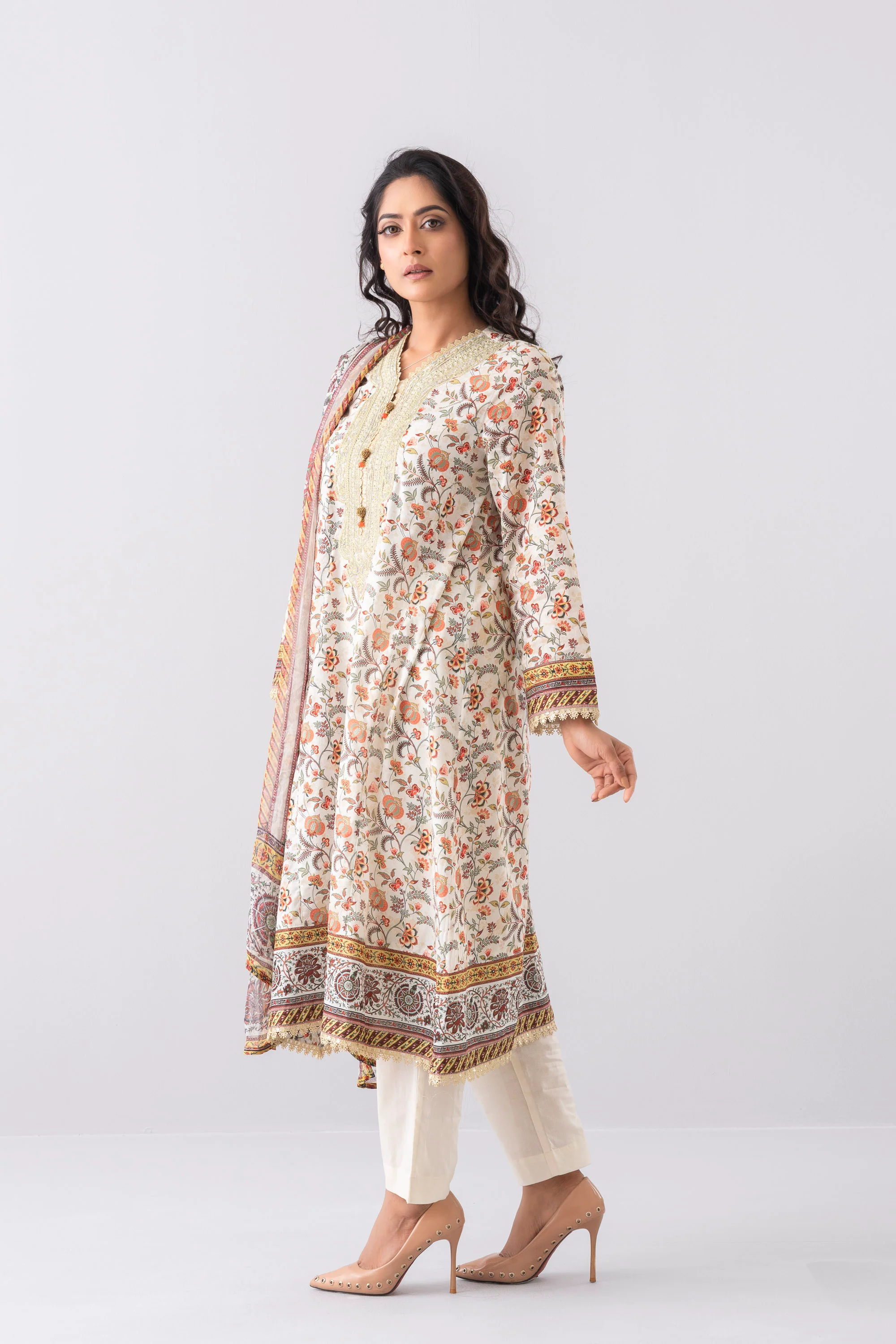 Smart Fit Printed Three-Piece Lawn with Chiffon Dupatta - Image 10