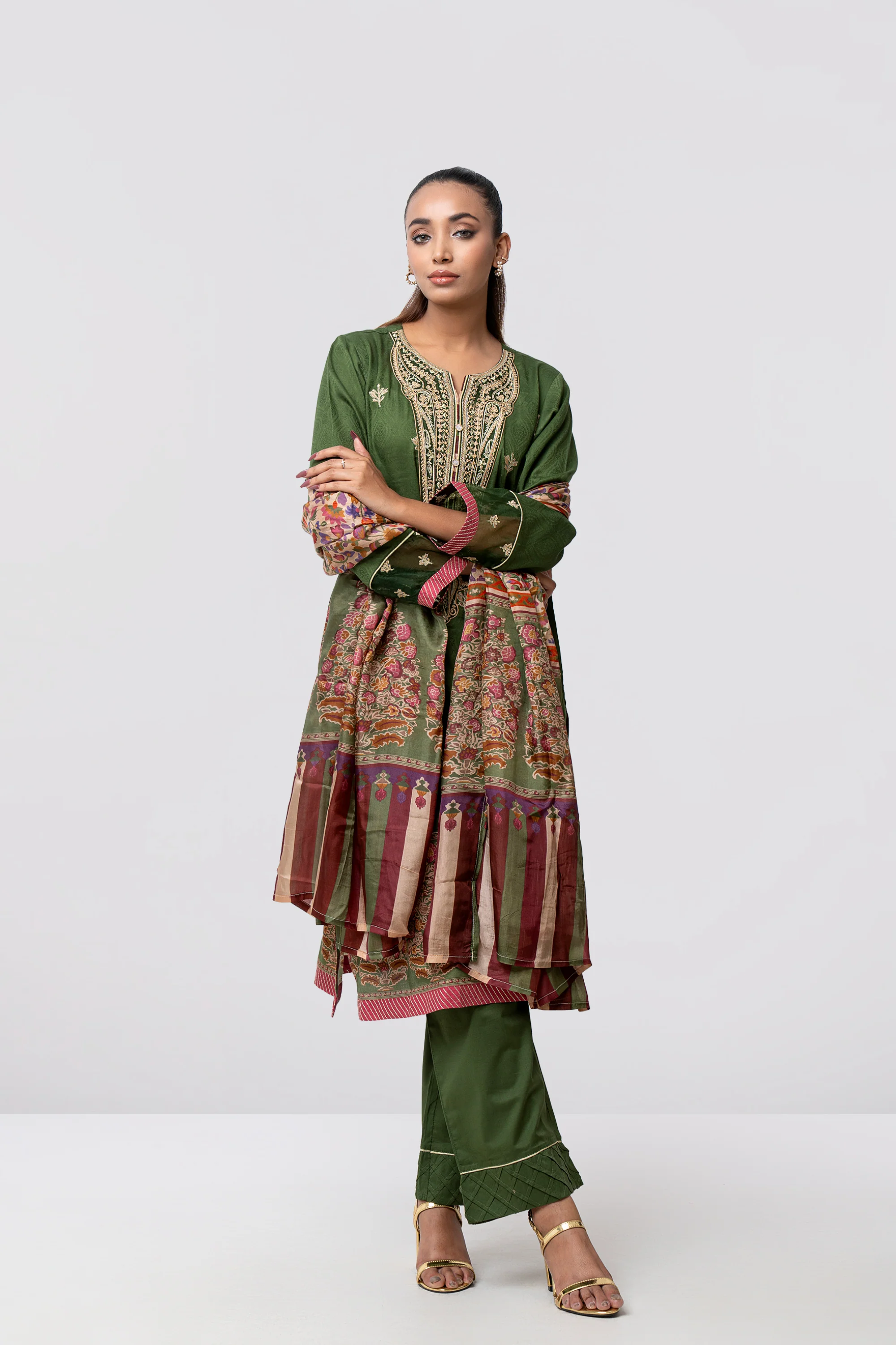Relaxed Fit Embroidered Jacquard Three-Piece Lawn with Silk Dupatta - Image 10