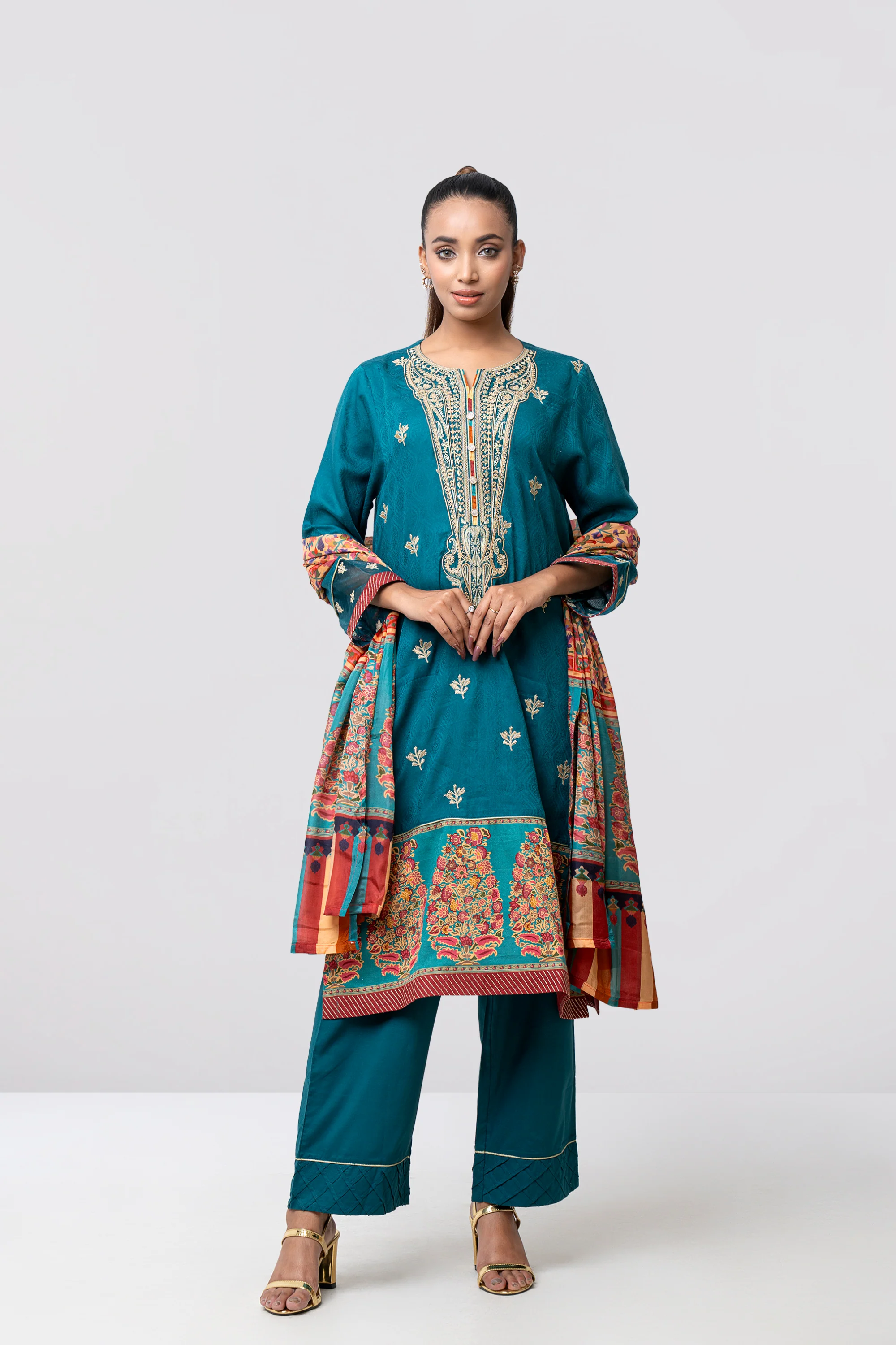 Relaxed Fit Embroidered Jacquard Three-Piece Lawn with Silk Dupatta - Image 3