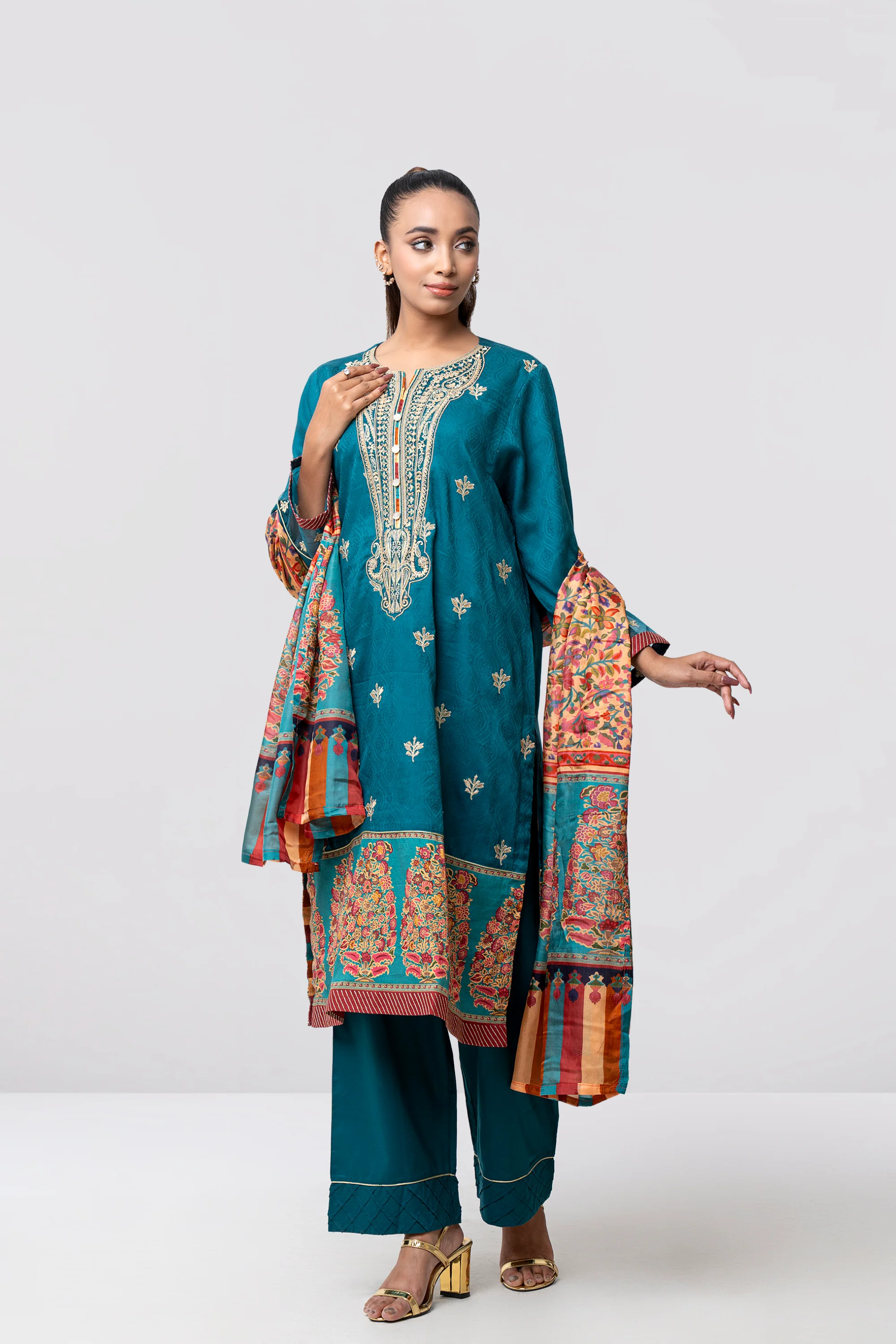 Relaxed Fit Embroidered Jacquard Three-Piece Lawn with Silk Dupatta - Image 4