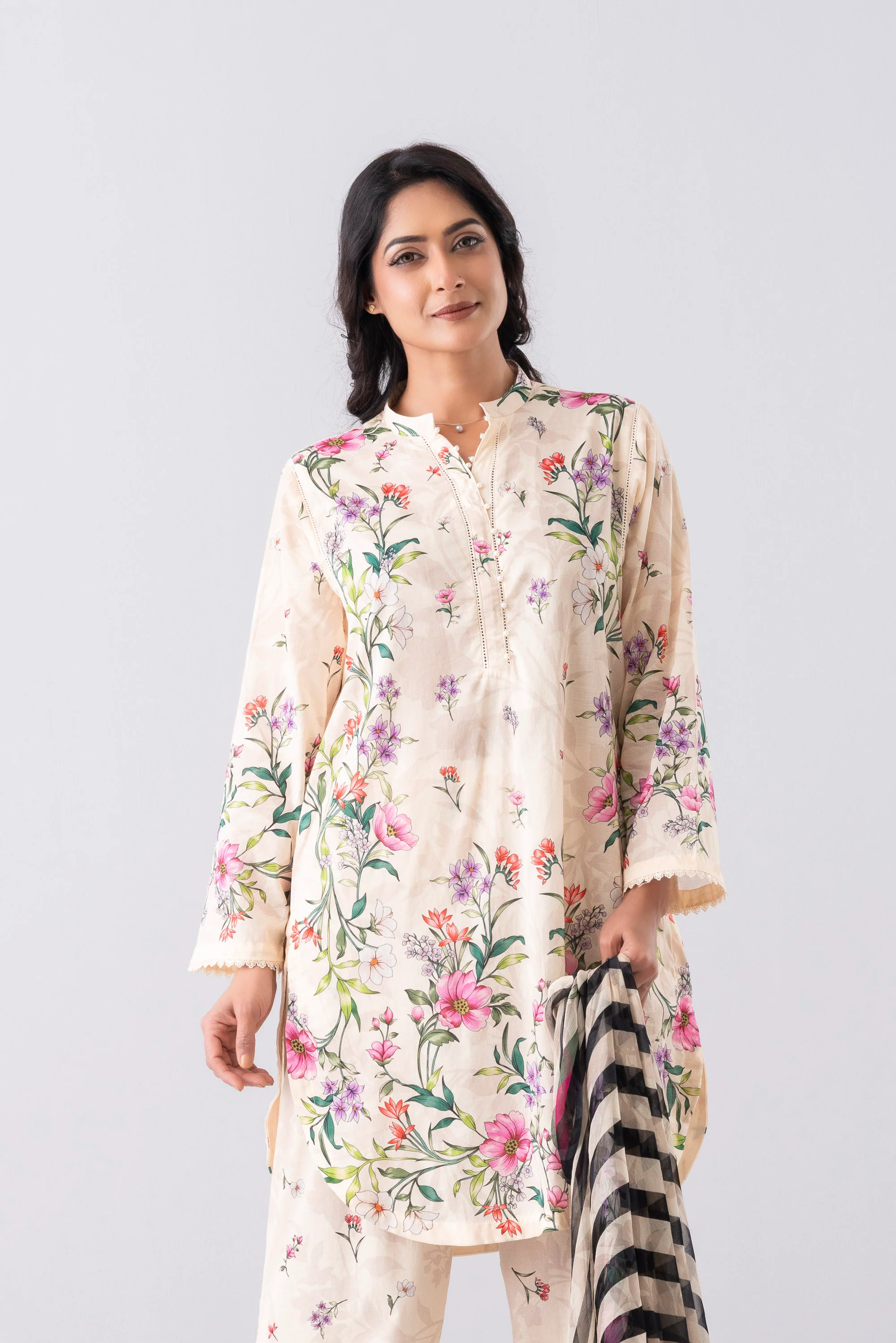 Relaxed Fit Printed Three-Piece Lawn with Chiffon Dupatta - Image 3