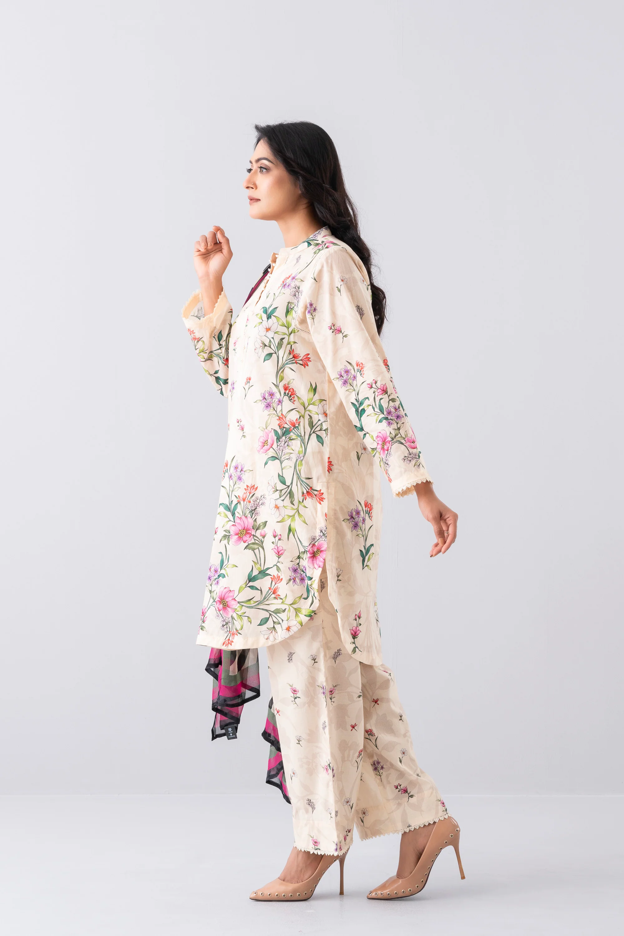 Relaxed Fit Printed Three-Piece Lawn with Chiffon Dupatta - Image 4