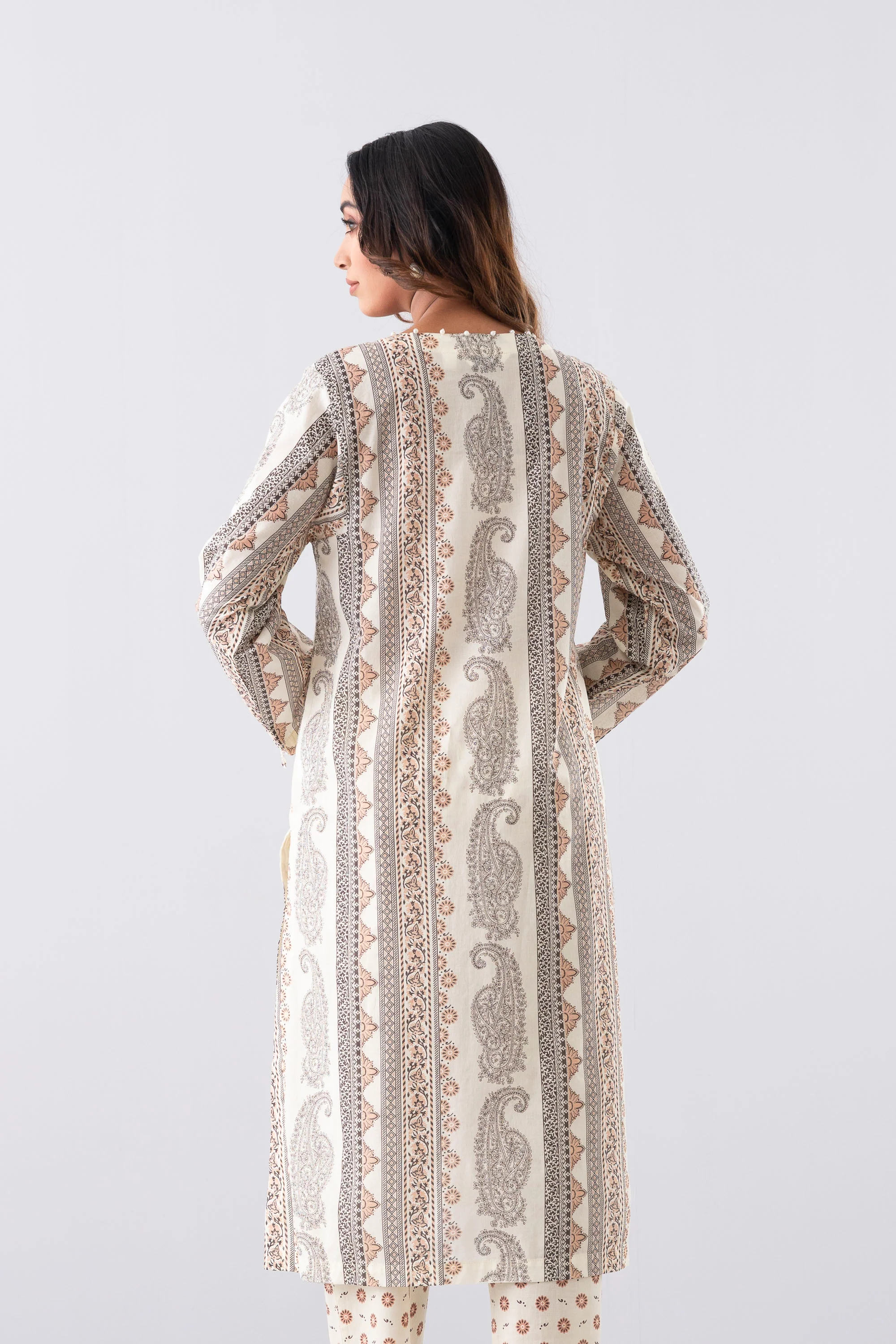 Relaxed Fit Printed Three-Piece Lawn with Cotton Dupatta - Image 10