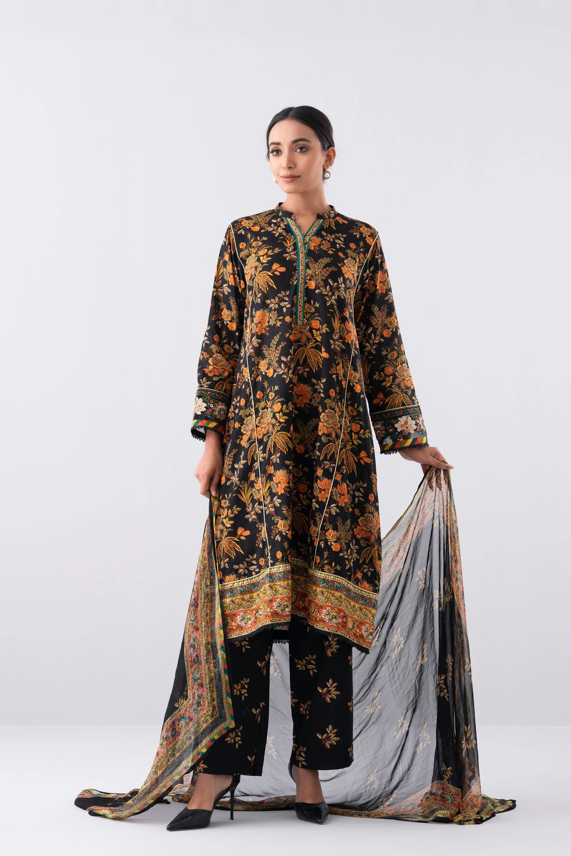 Relaxed Fit Printed Three-Piece Lawn with Chiffon Dupatta - Image 7