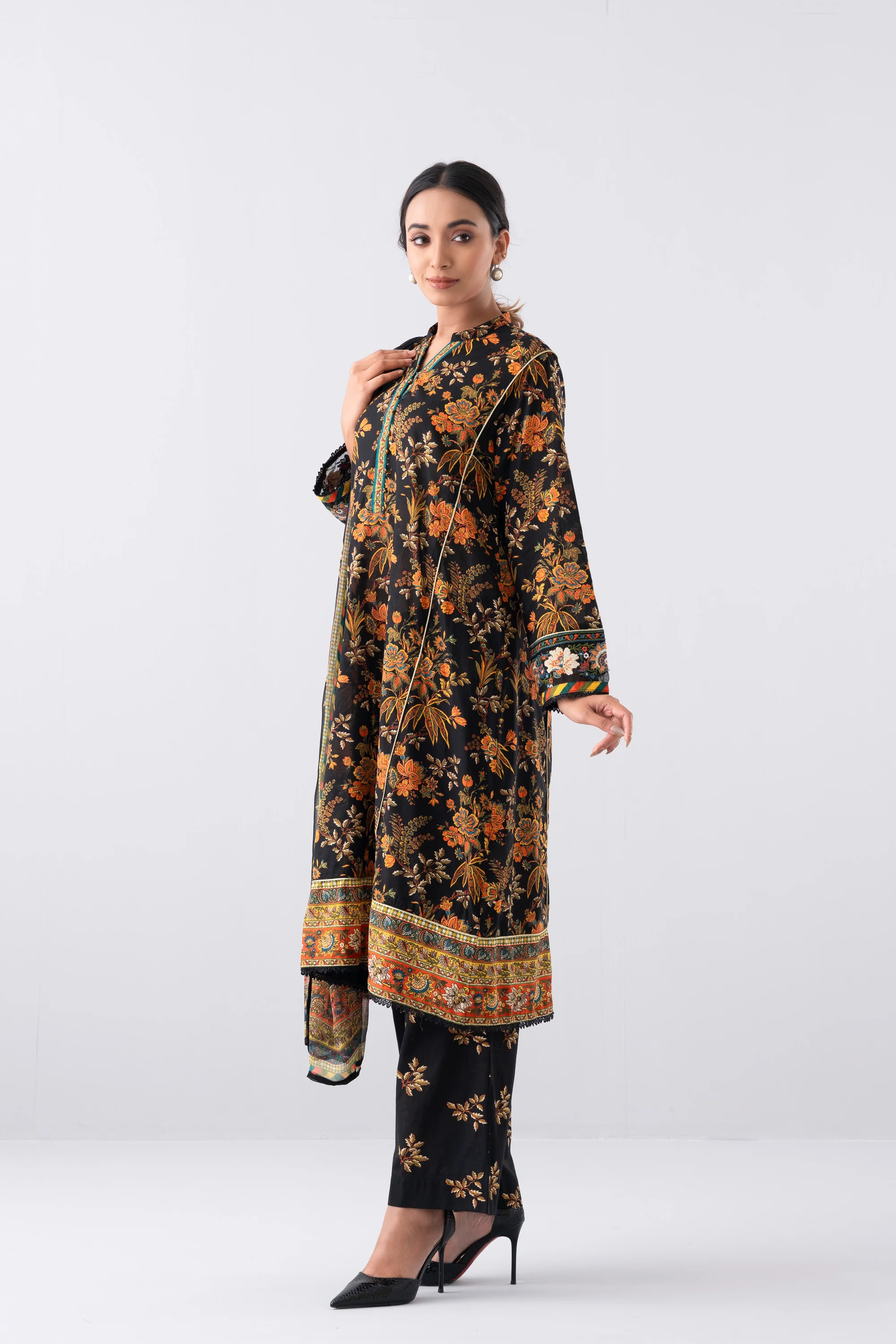 Relaxed Fit Printed Three-Piece Lawn with Chiffon Dupatta - Image 9