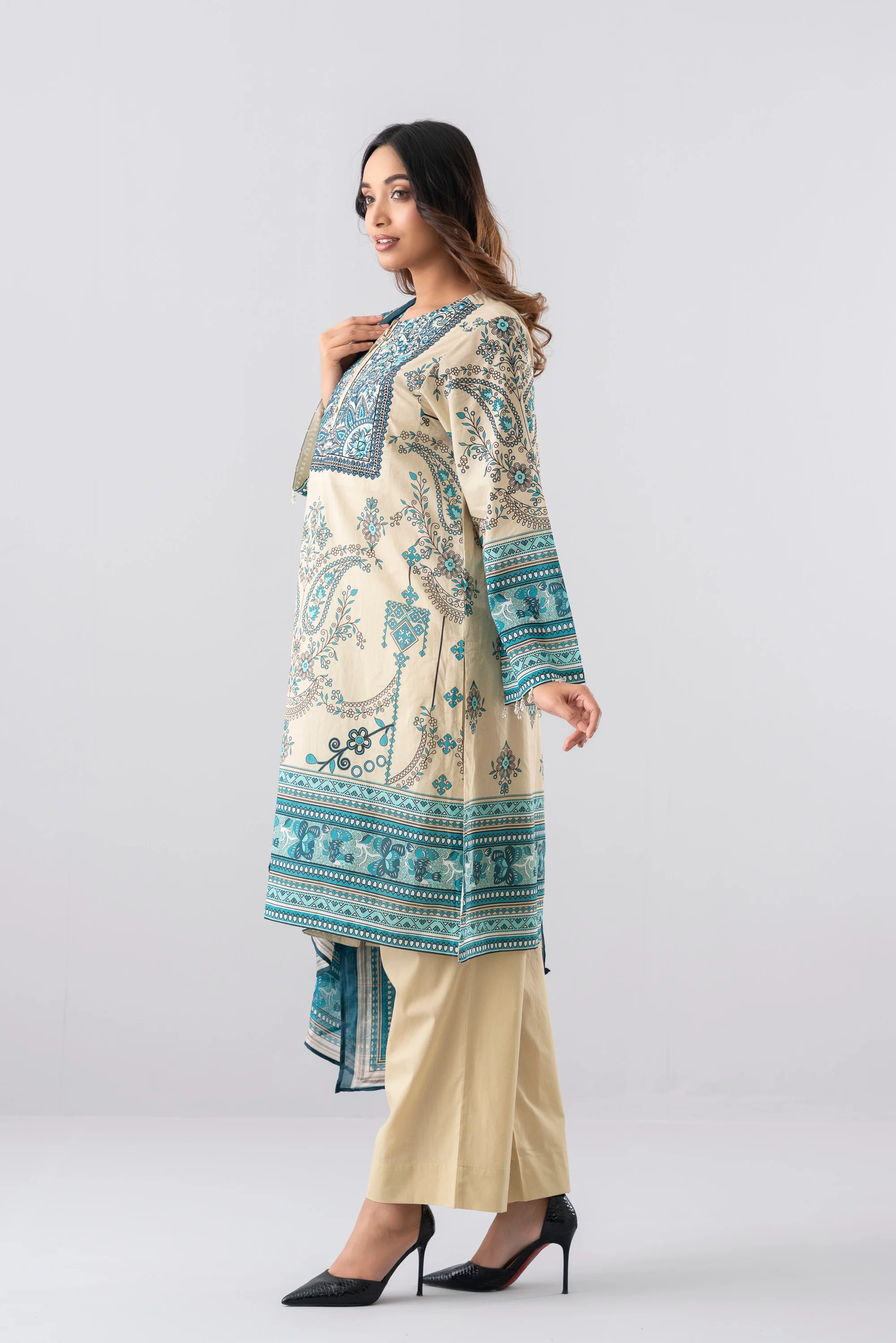 Relaxed Fit Printed Three-Piece Formal Lawn - Image 3