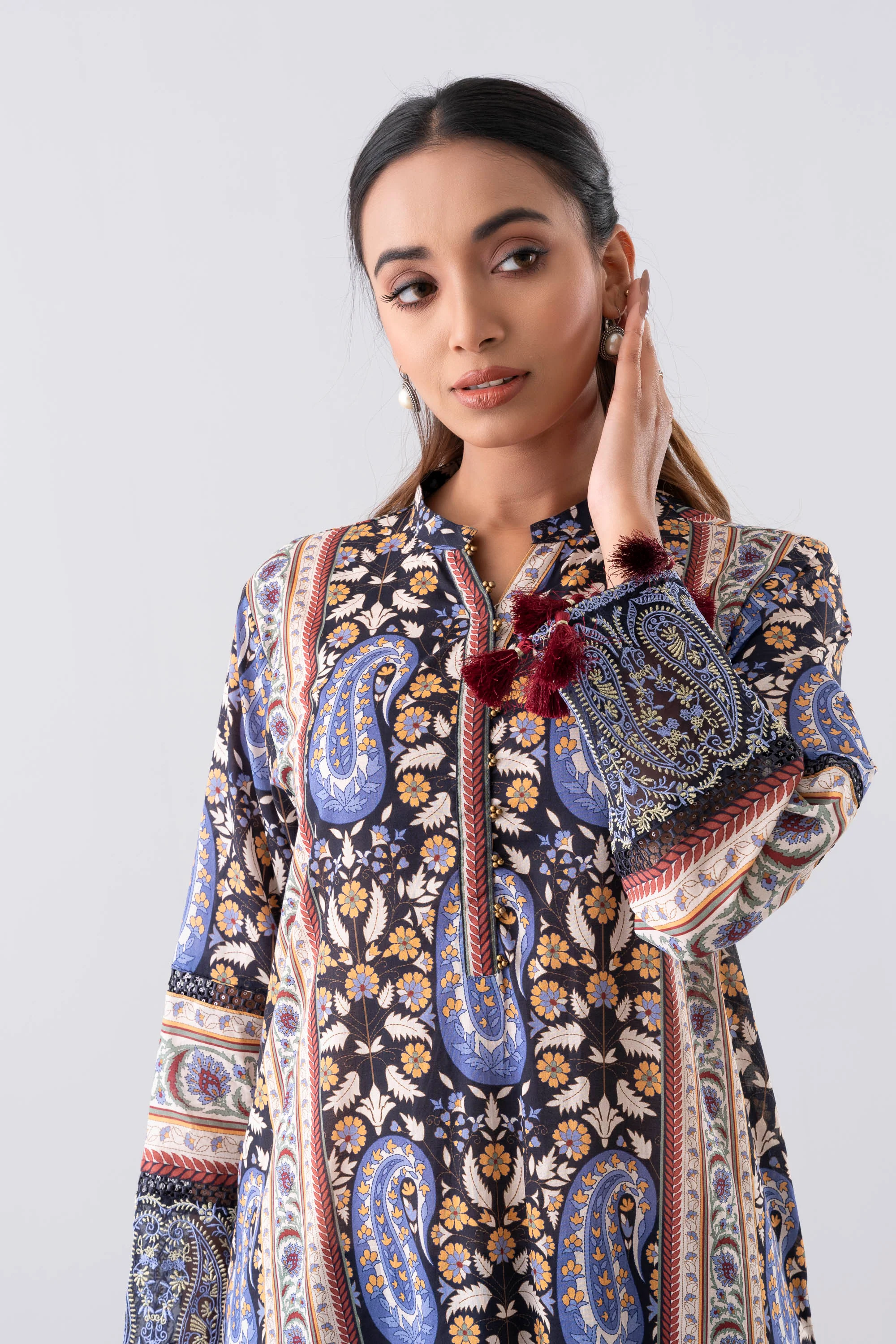 Relaxed Fit Printed Three-Piece Lawn with Chiffon Dupatta - Image 11