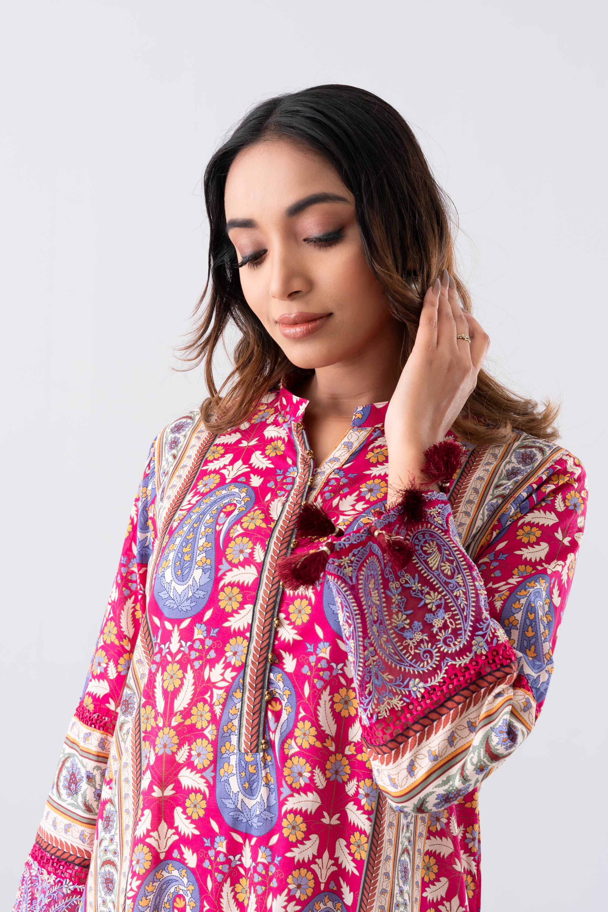 Relaxed Fit Printed Three-Piece Lawn with Chiffon Dupatta - Image 5
