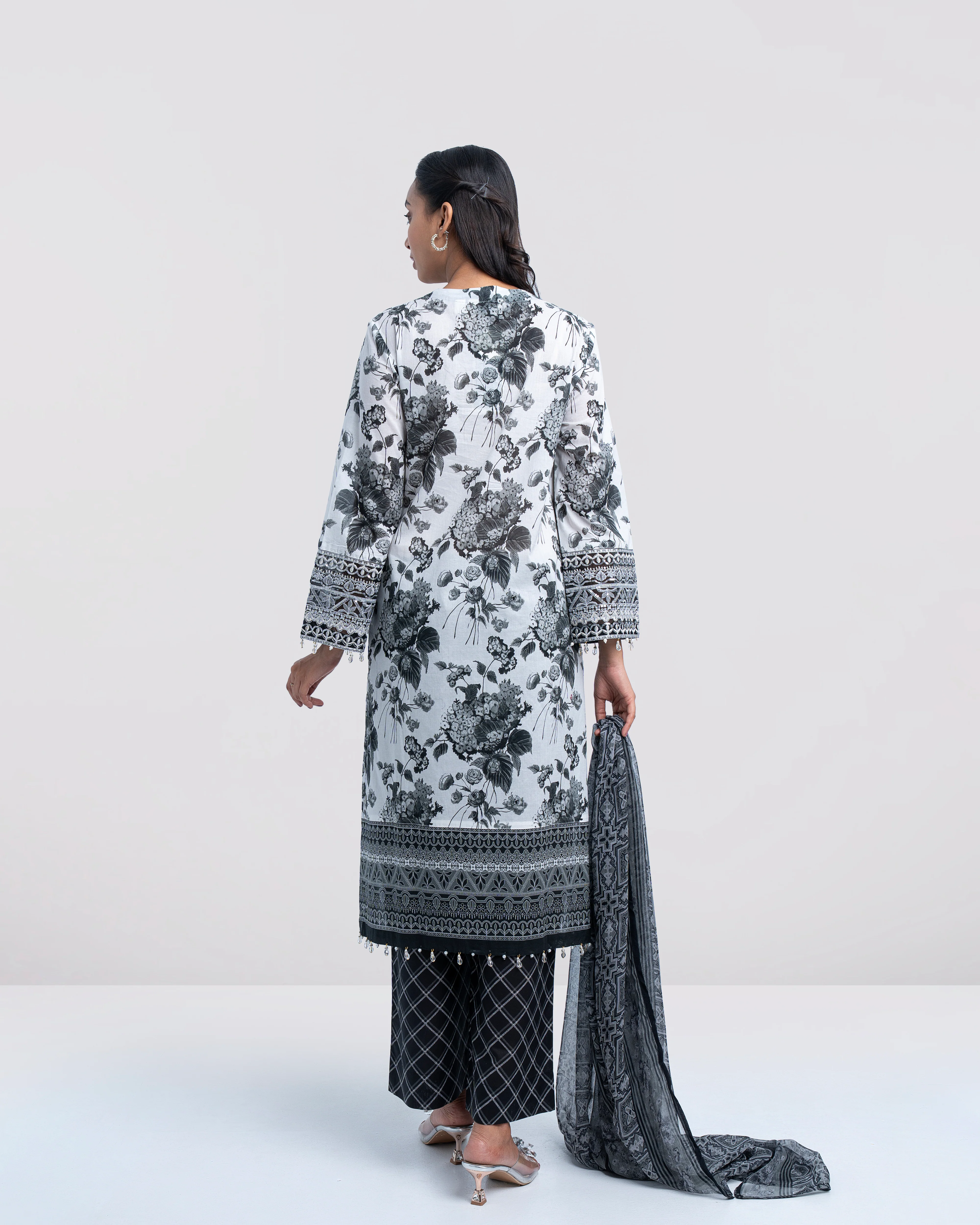 Smart Fit Printed Three-Piece Lawn with Chiffon Dupatta - Image 11