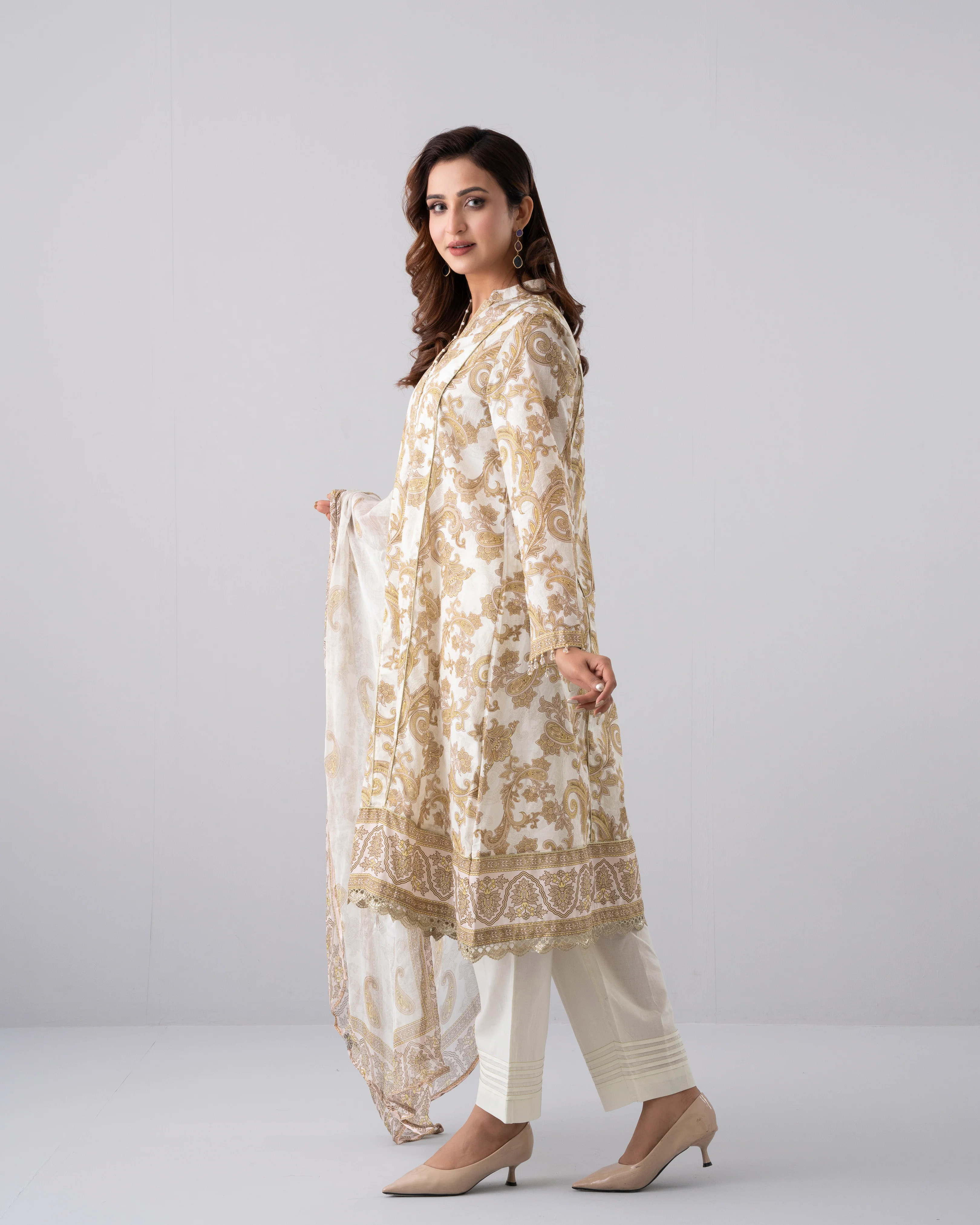 Smart Fit Printed Three-Piece Lawn with Chiffon Dupatta - Image 11
