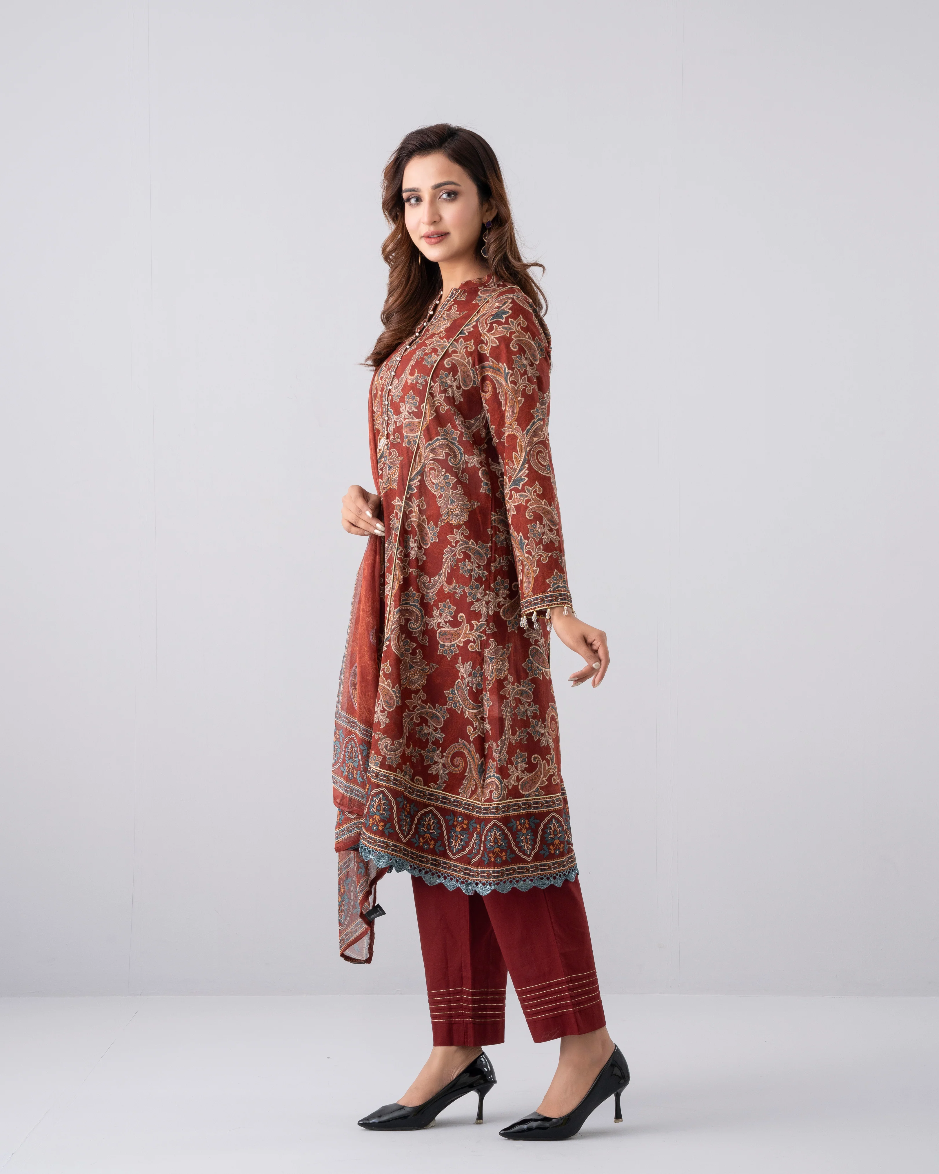 Smart Fit Printed Three-Piece Lawn with Chiffon Dupatta - Image 4