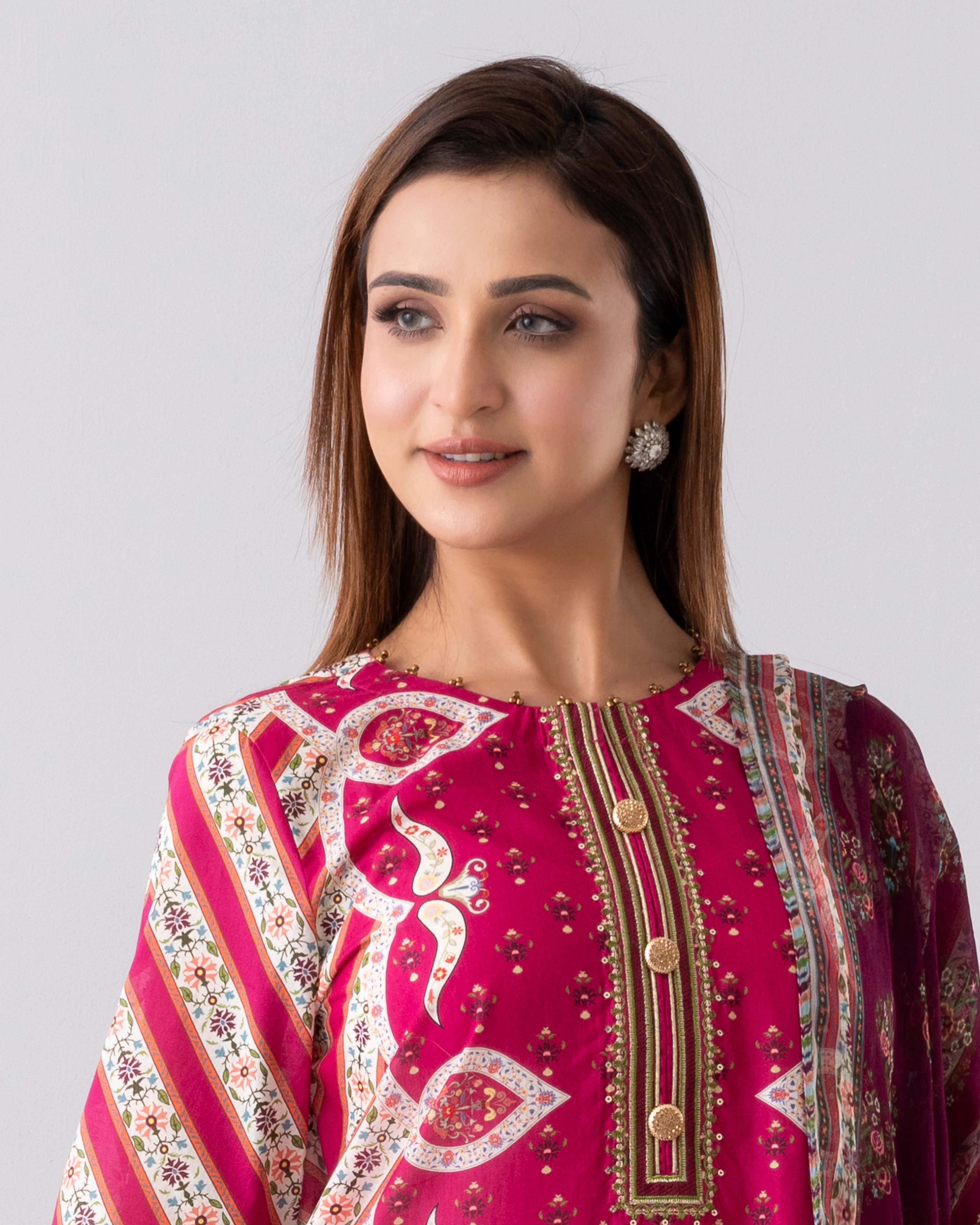 Smart Fit Printed Three-Piece Lawn with Chiffon Dupatta - Image 3