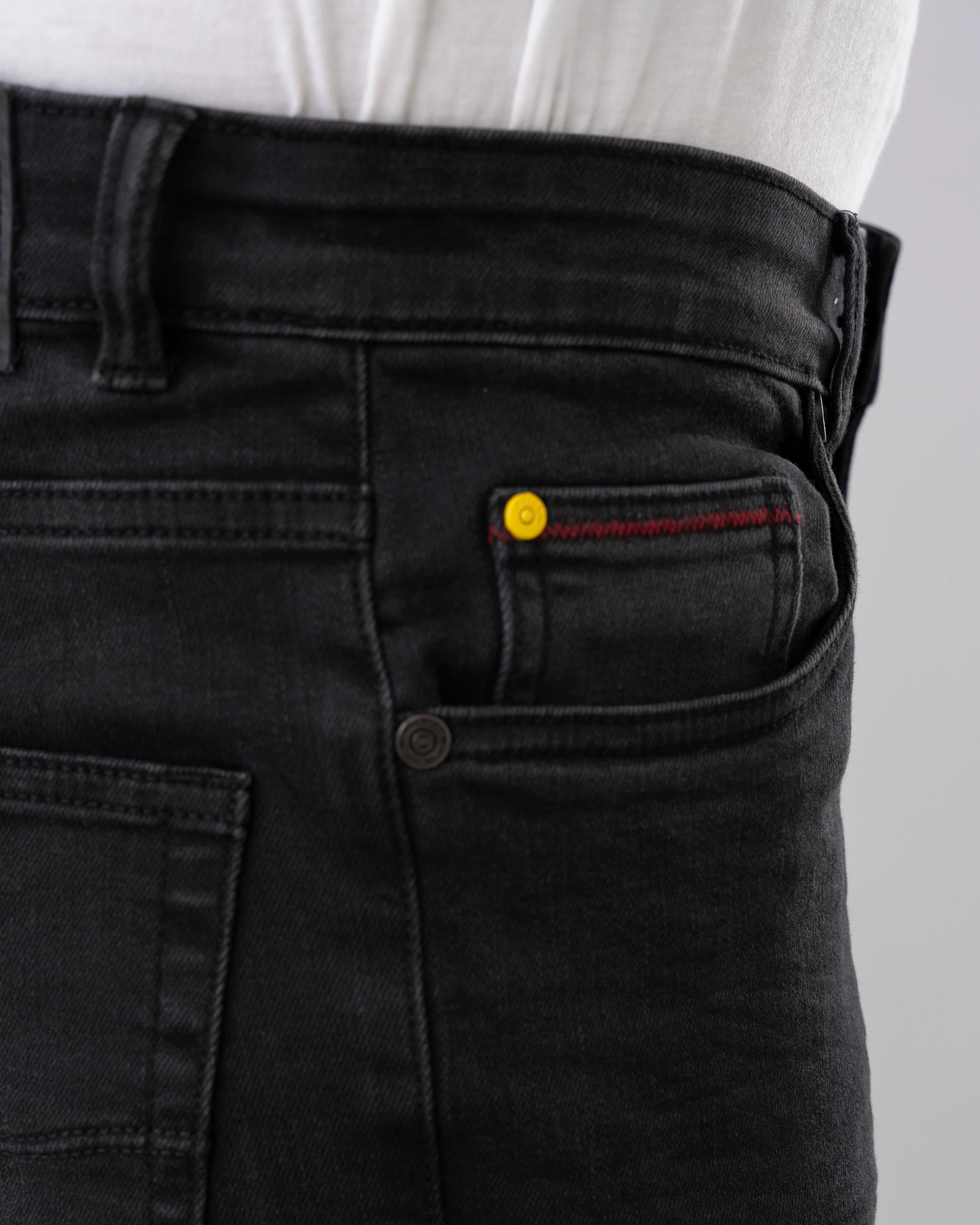 Carrot Fit Black Jeans - Image 6